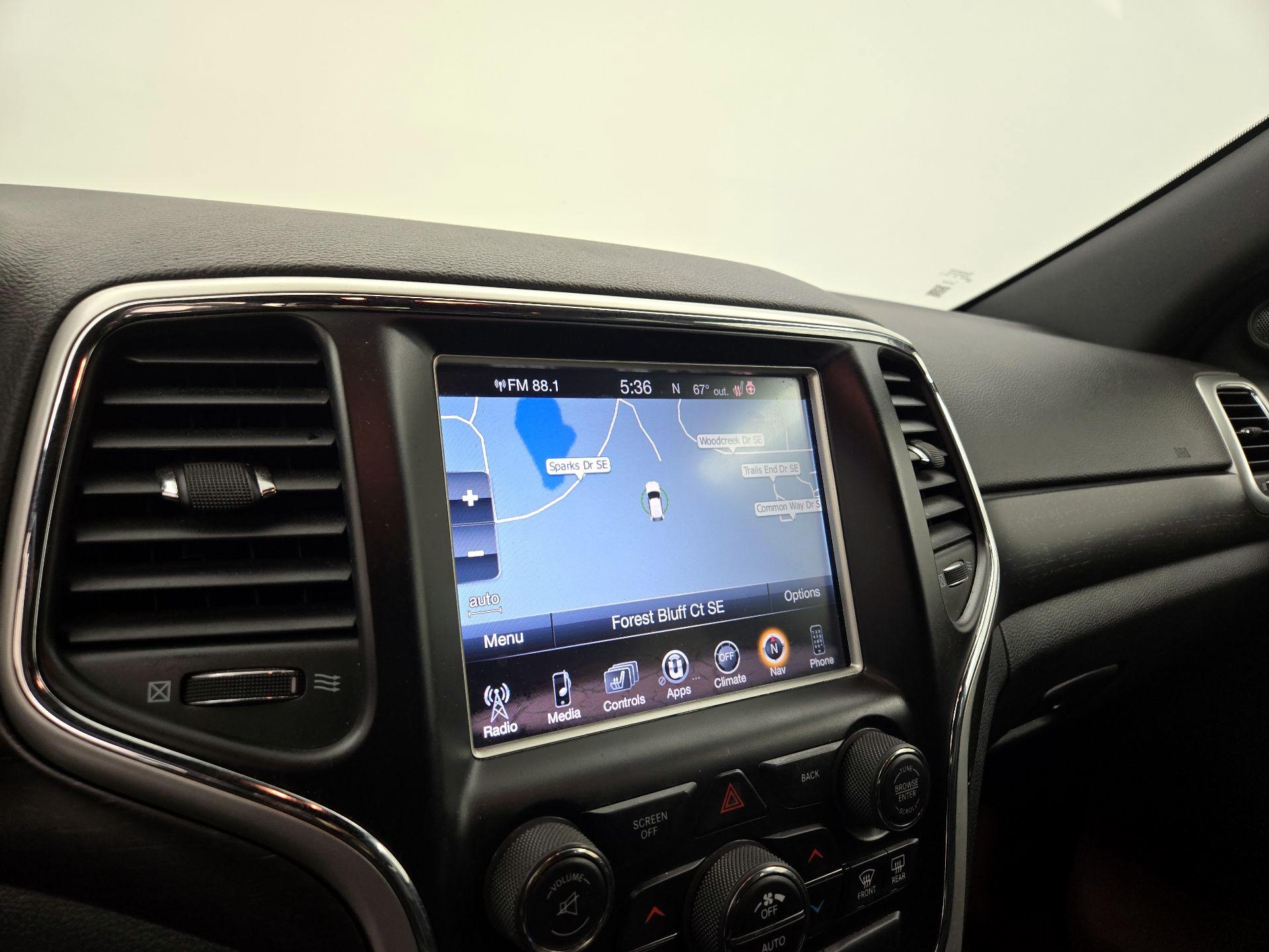 Thumbnail: 2015 Jeep Grand Cherokee - 14