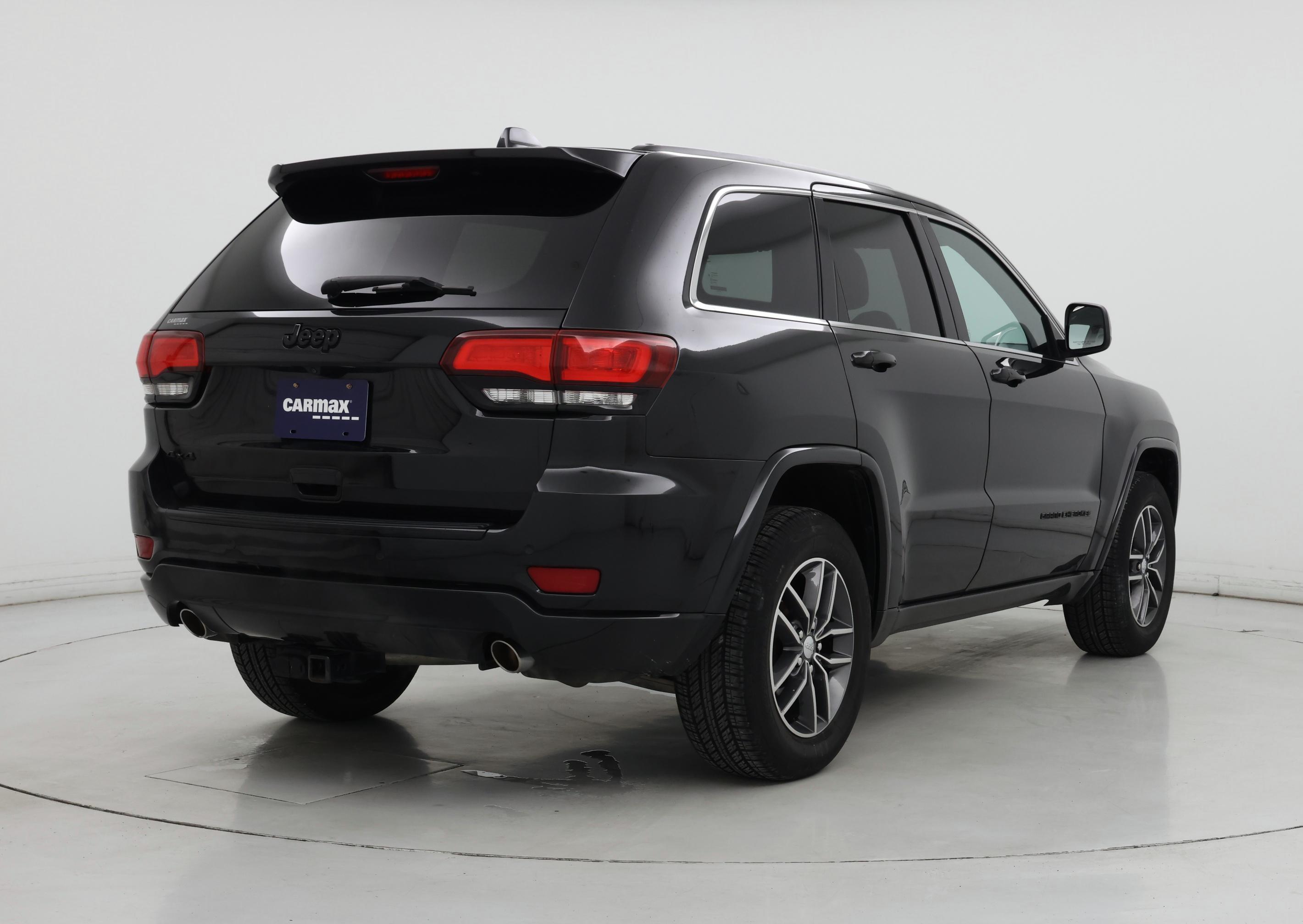 Thumbnail: 2015 Jeep Grand Cherokee - 8