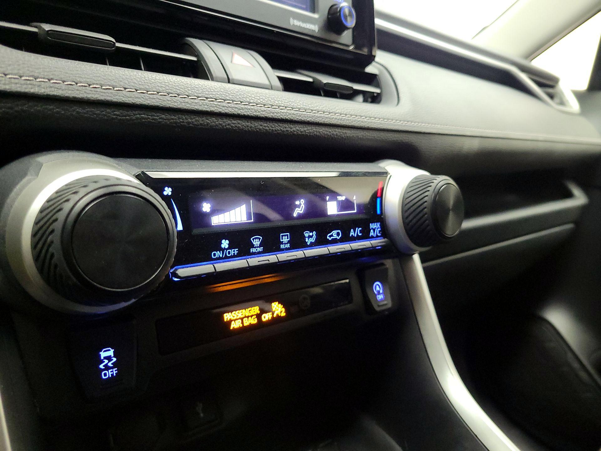 Thumbnail: 2020 Toyota RAV4 - 16