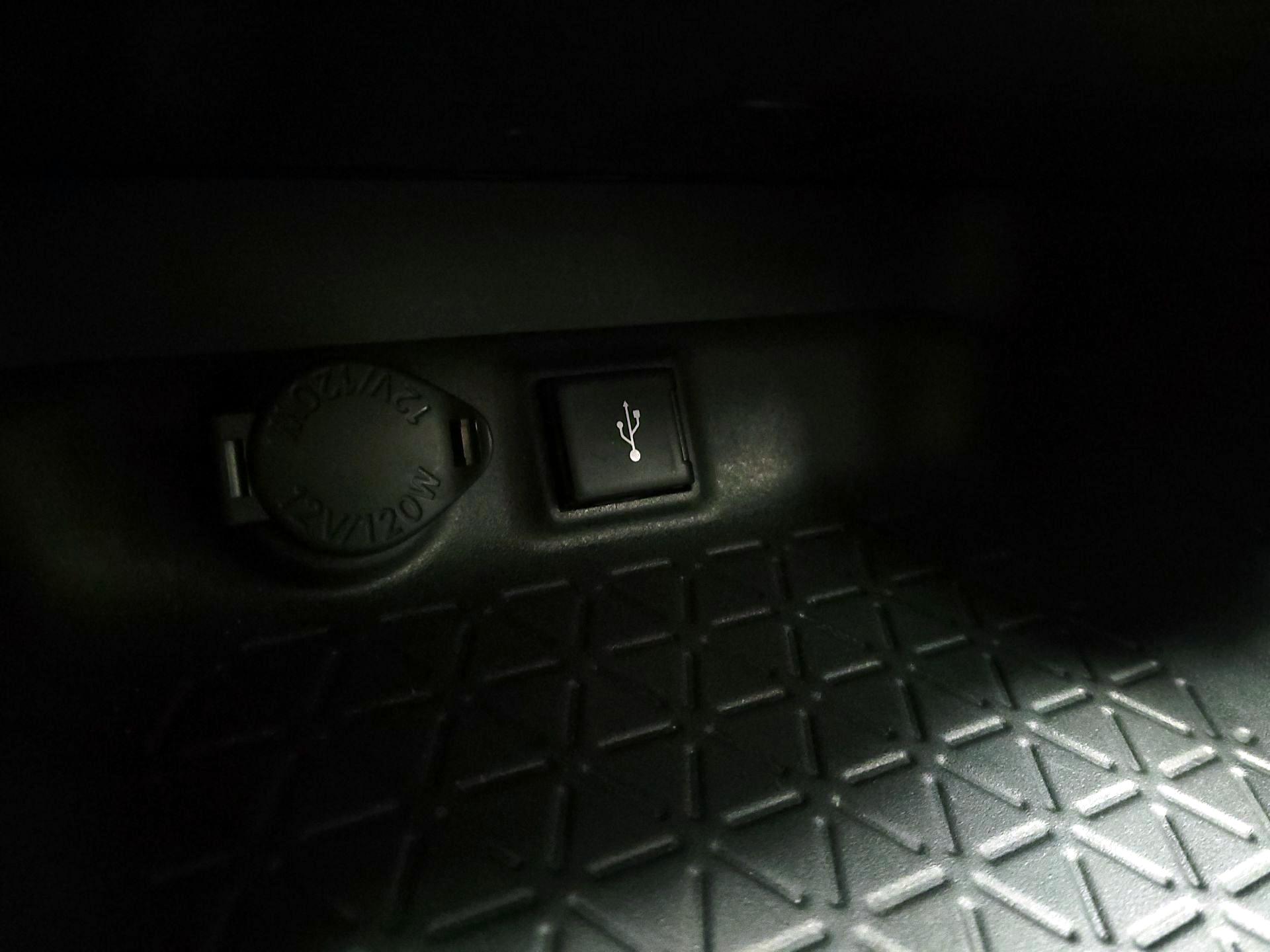 Thumbnail: 2020 Toyota RAV4 - 18