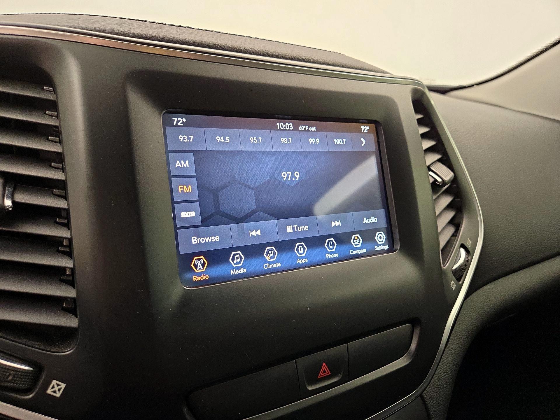 Thumbnail: 2019 Jeep Cherokee - 15