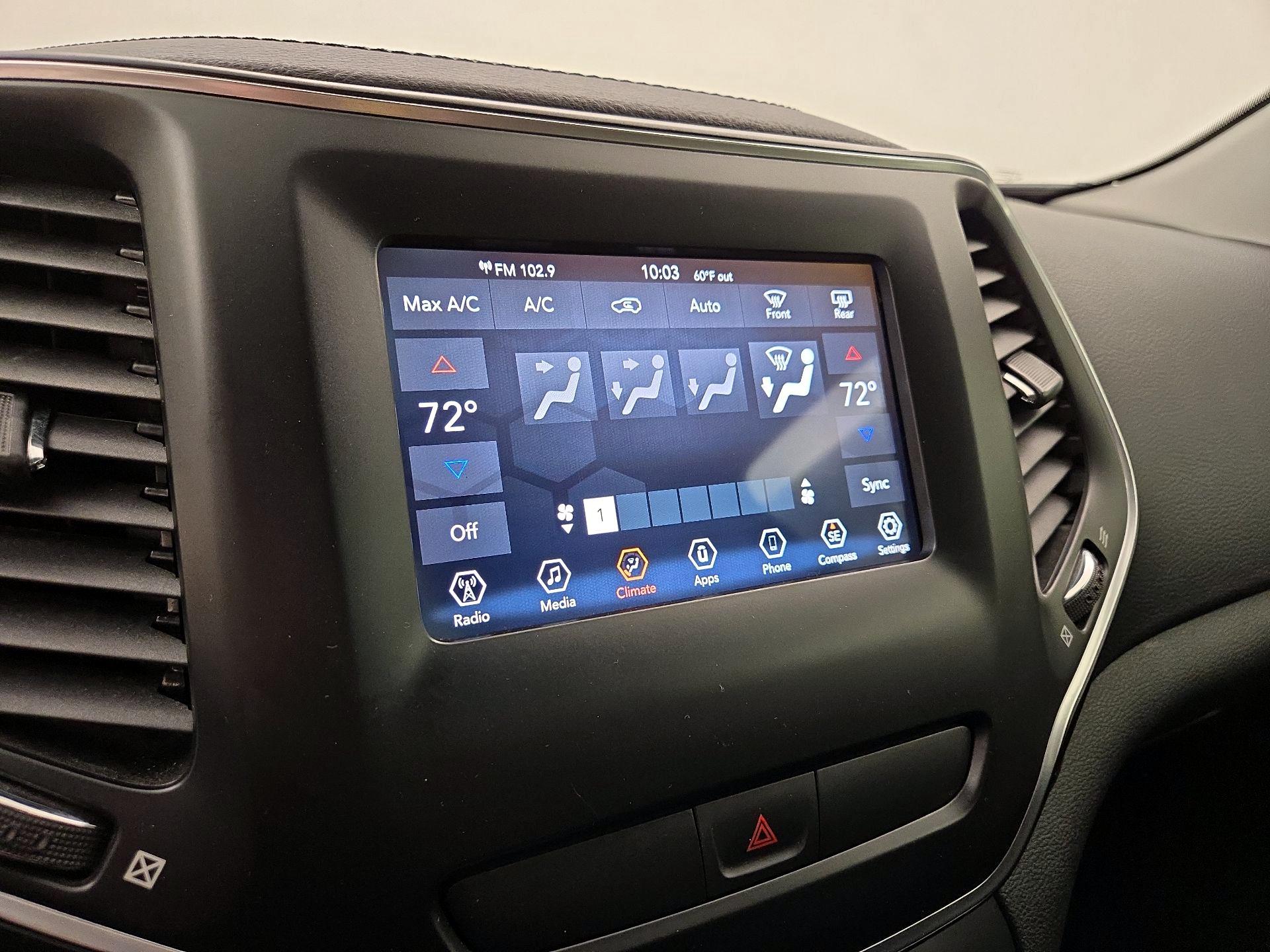 Thumbnail: 2019 Jeep Cherokee - 16