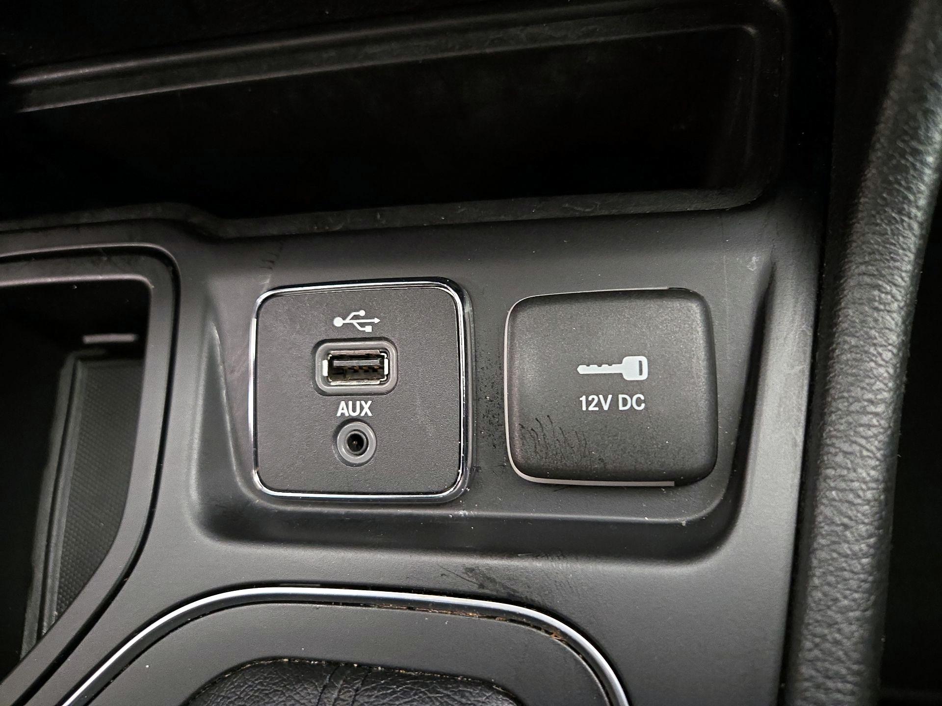 Thumbnail: 2019 Jeep Cherokee - 18