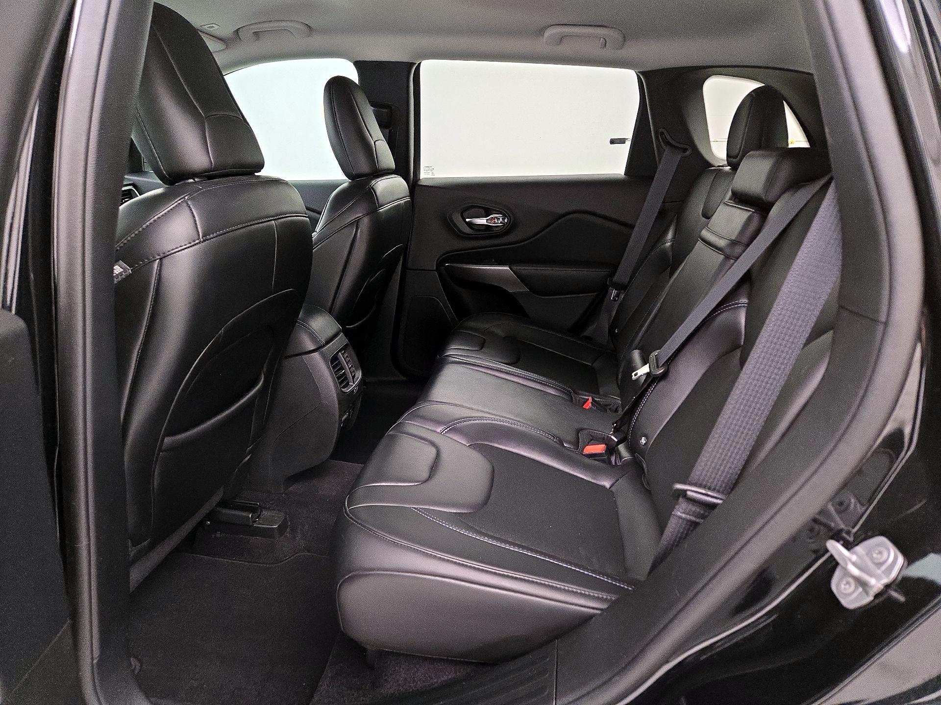 Thumbnail: 2019 Jeep Cherokee - 19