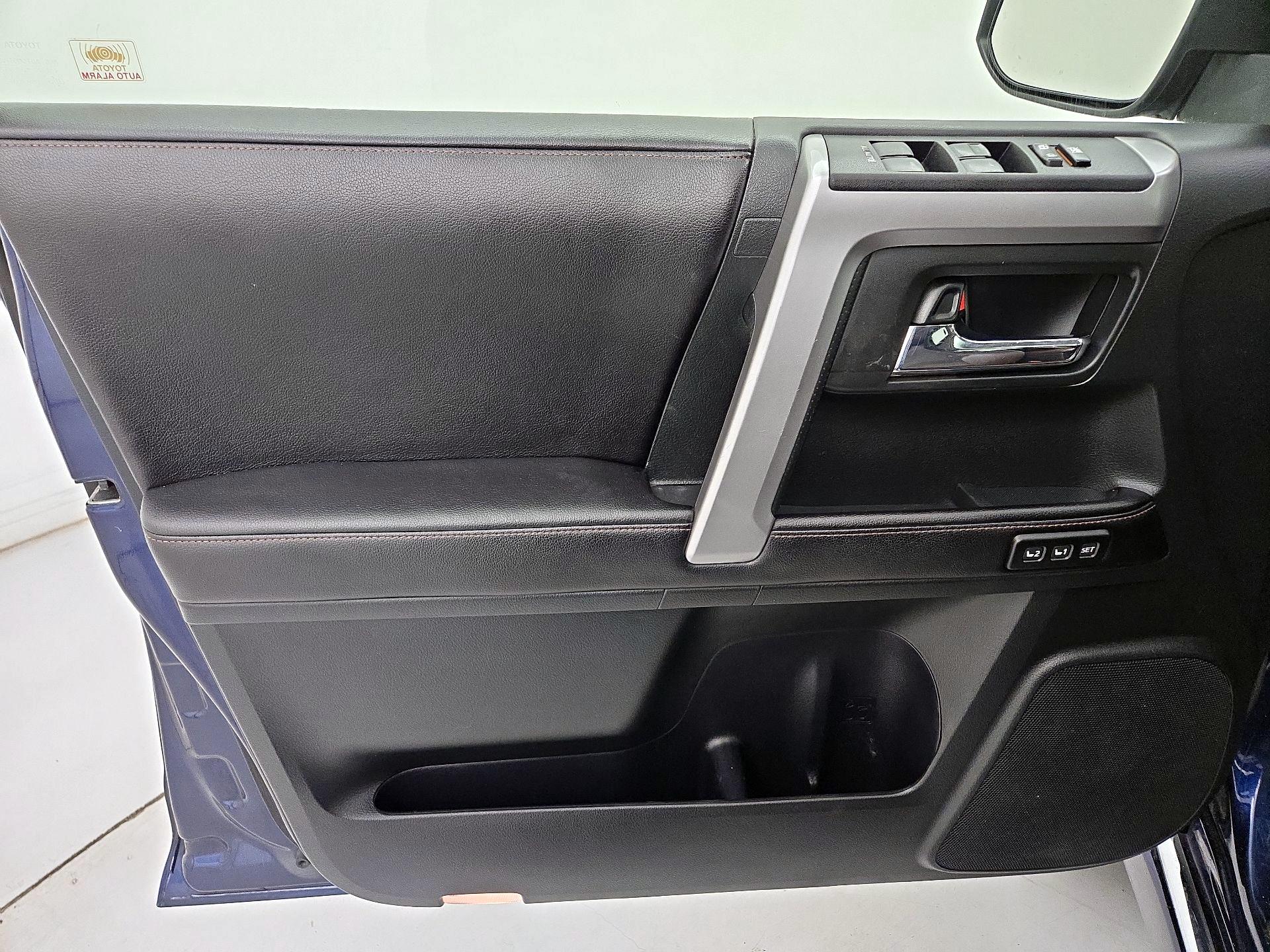 Thumbnail: 2016 Toyota 4Runner - 12