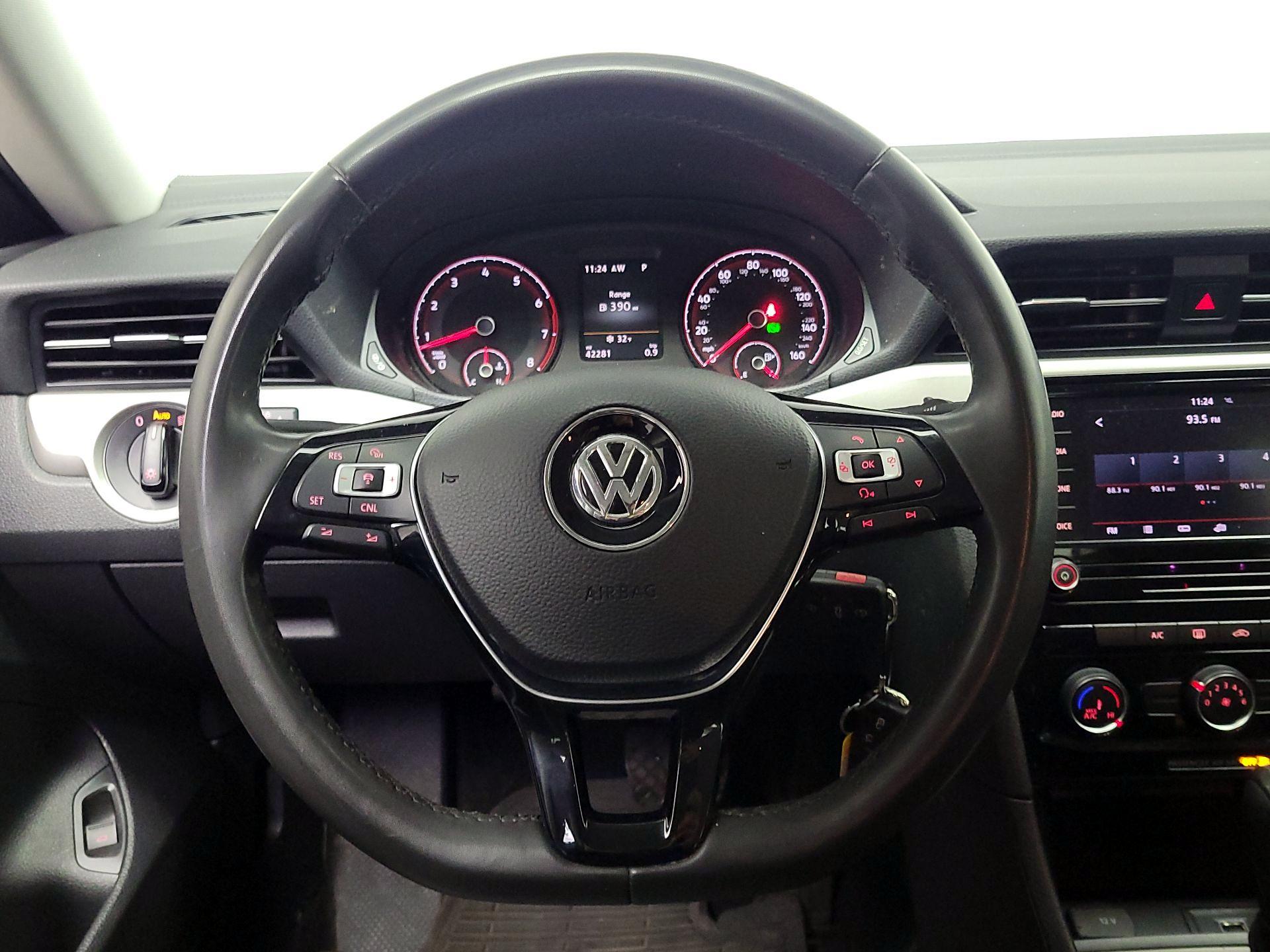 Thumbnail: 2021 Volkswagen Passat - 10