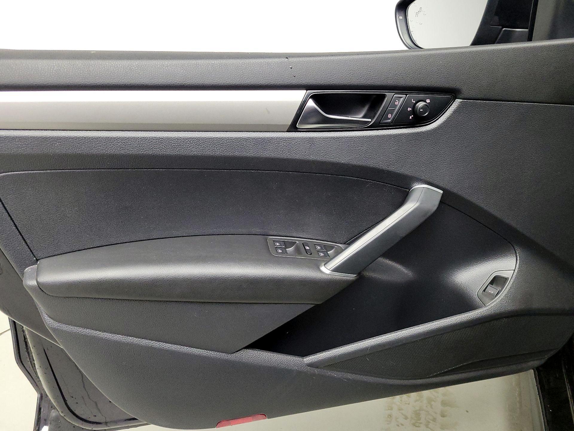 Thumbnail: 2021 Volkswagen Passat - 12