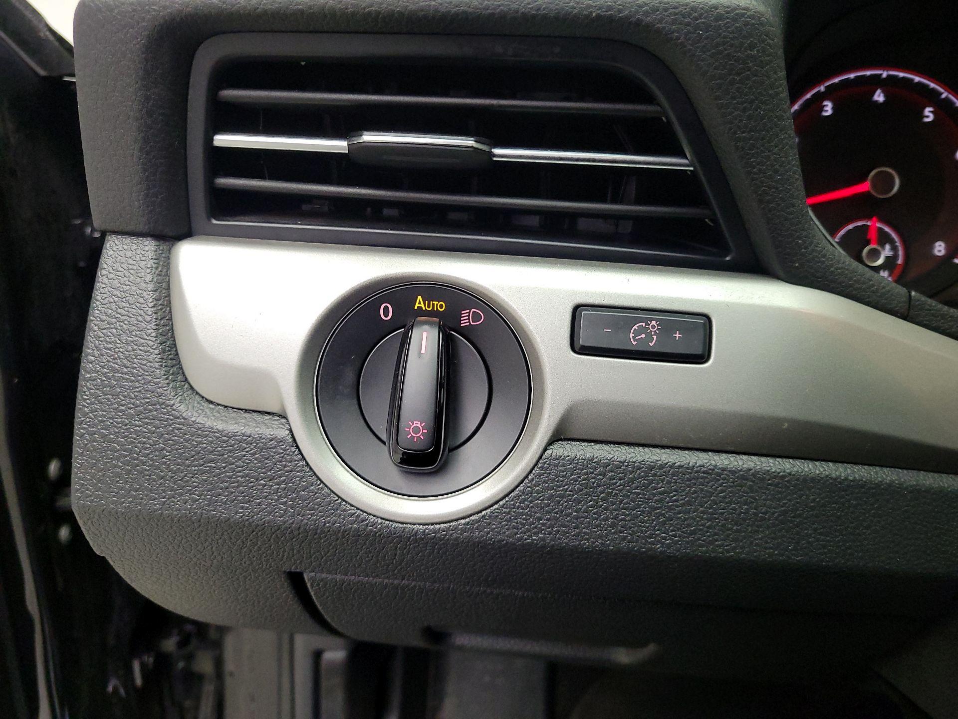 Thumbnail: 2021 Volkswagen Passat - 13