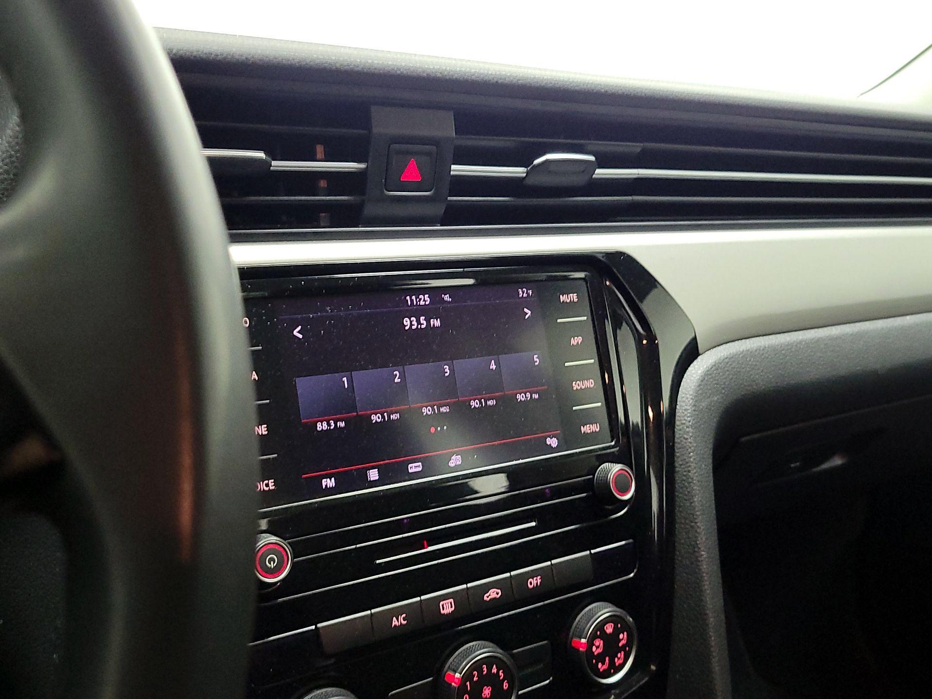 Thumbnail: 2021 Volkswagen Passat - 15