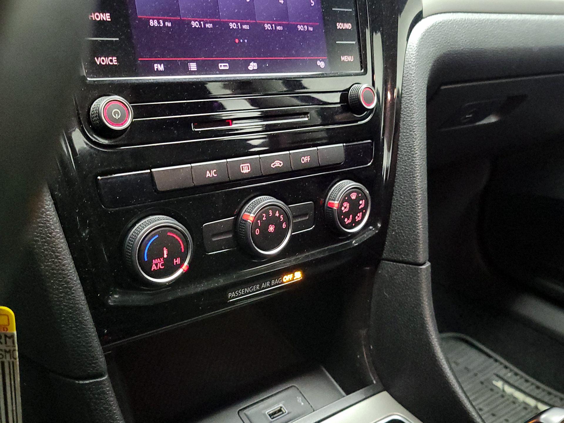 Thumbnail: 2021 Volkswagen Passat - 16