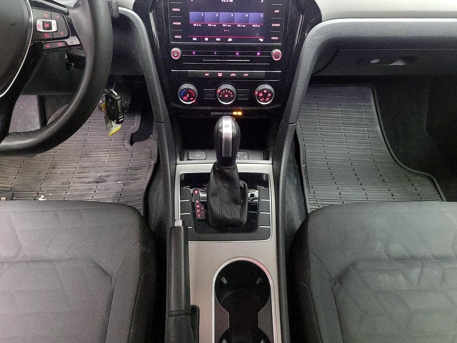 Thumbnail: 2021 Volkswagen Passat - 17