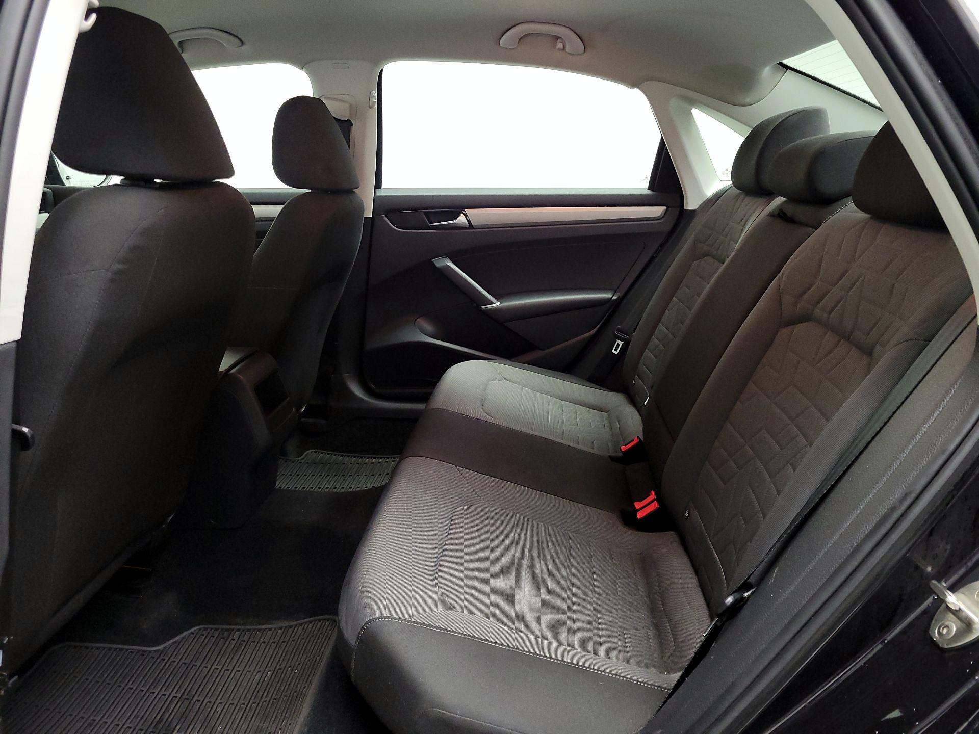 Thumbnail: 2021 Volkswagen Passat - 19