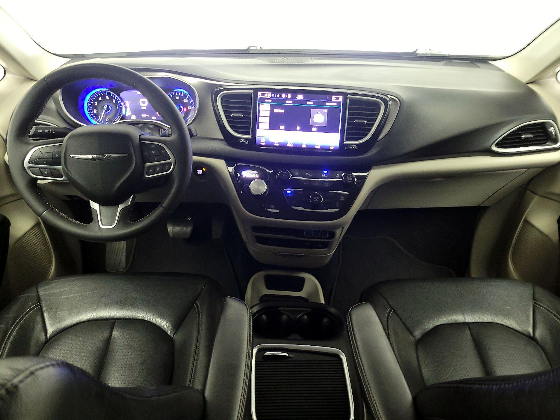 Thumbnail: 2022 Chrysler Pacifica - 9