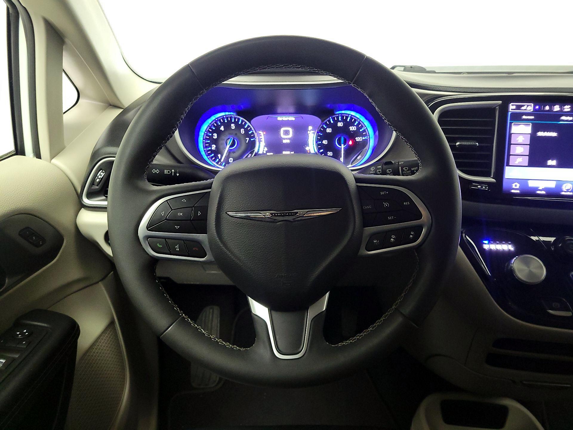 Thumbnail: 2022 Chrysler Pacifica - 10