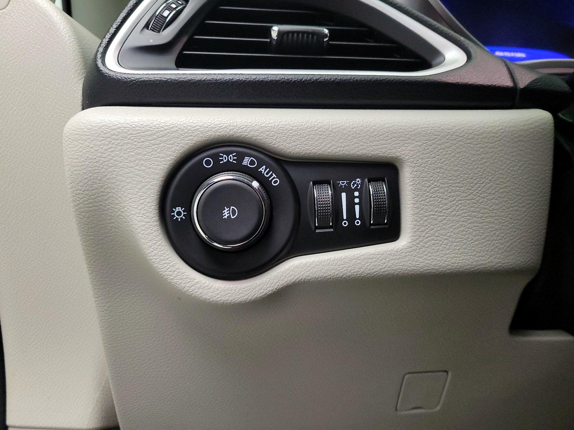 Thumbnail: 2022 Chrysler Pacifica - 13