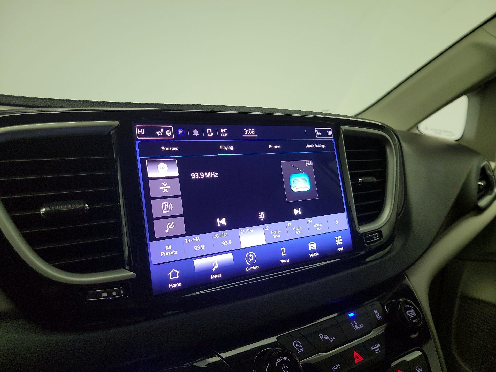 Thumbnail: 2022 Chrysler Pacifica - 15