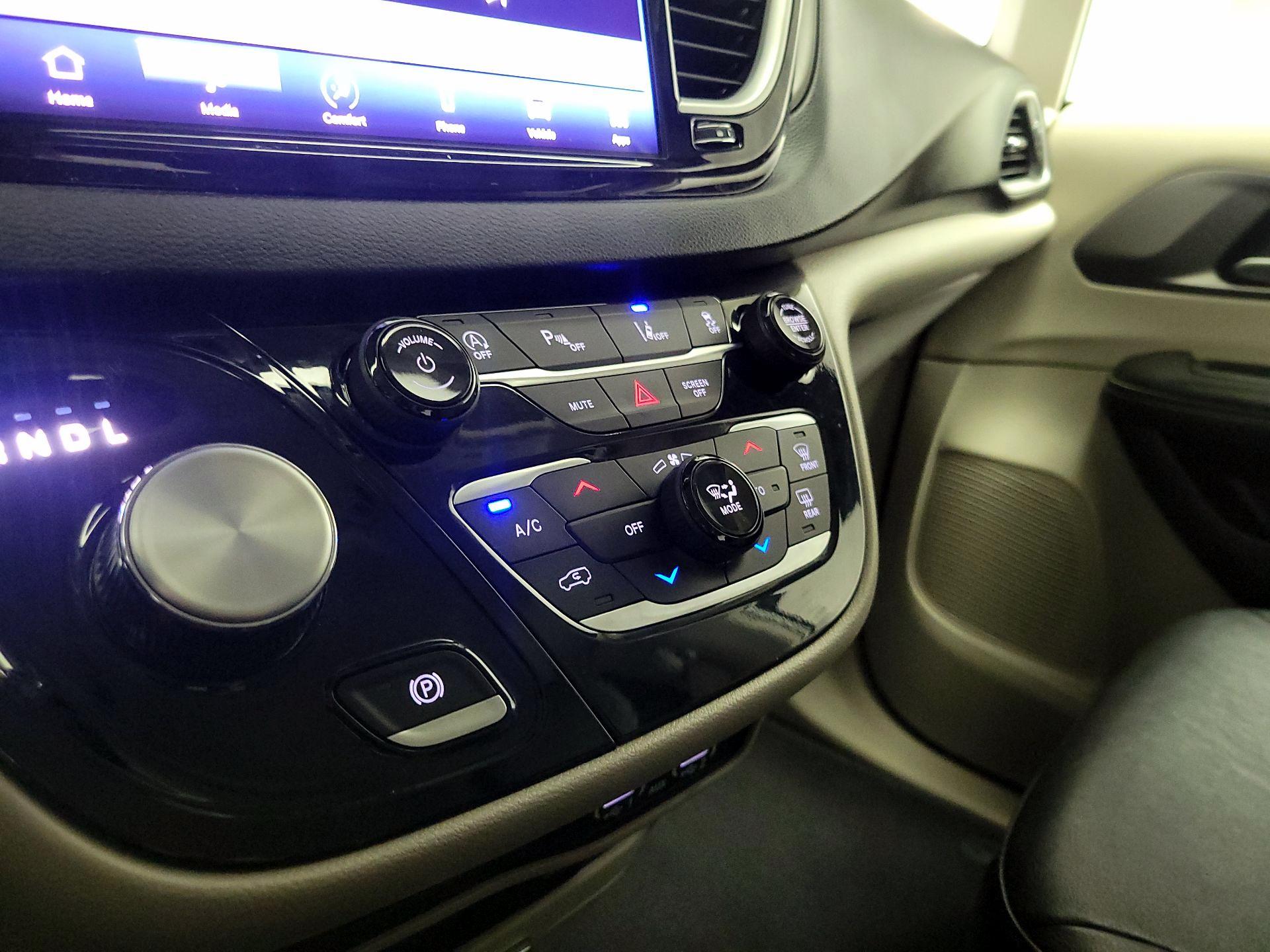 Thumbnail: 2022 Chrysler Pacifica - 16