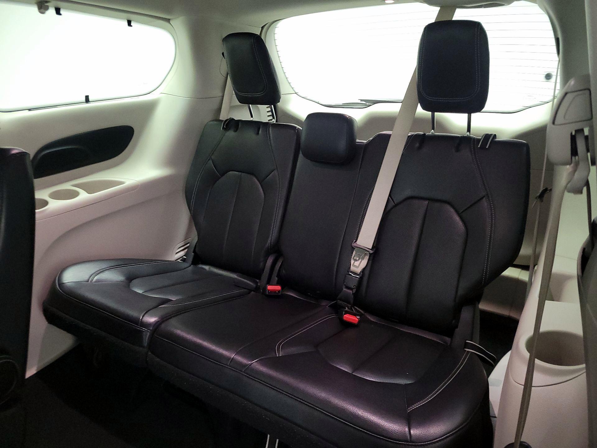 Thumbnail: 2022 Chrysler Pacifica - 20