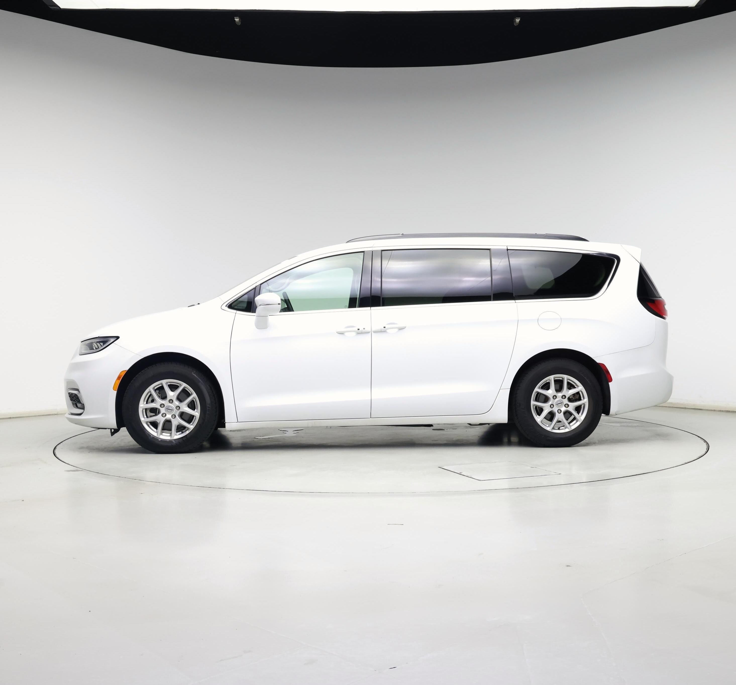 Thumbnail: 2022 Chrysler Pacifica - 3