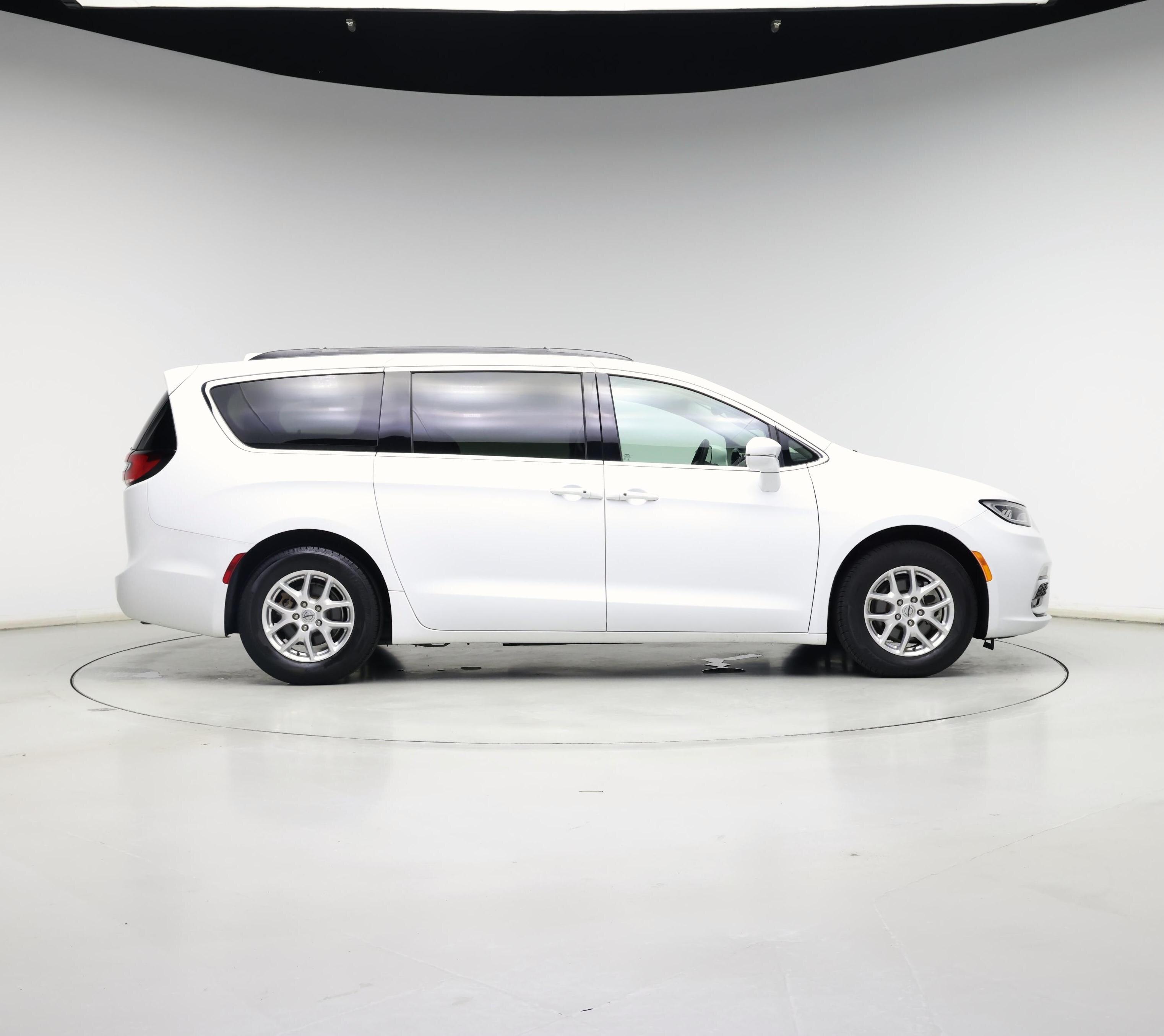 Thumbnail: 2022 Chrysler Pacifica - 7