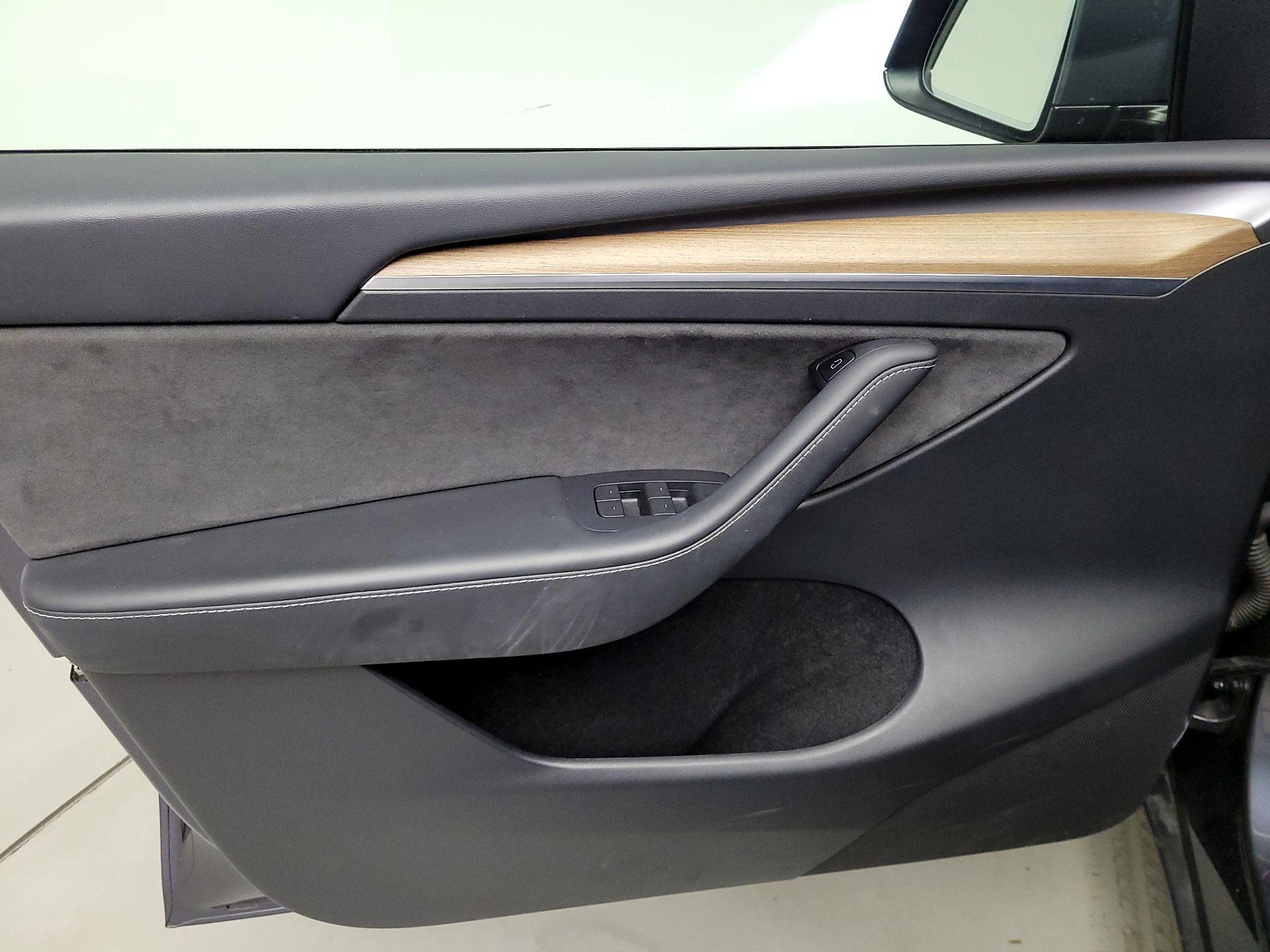 Thumbnail: 2023 Tesla Model Y - 12