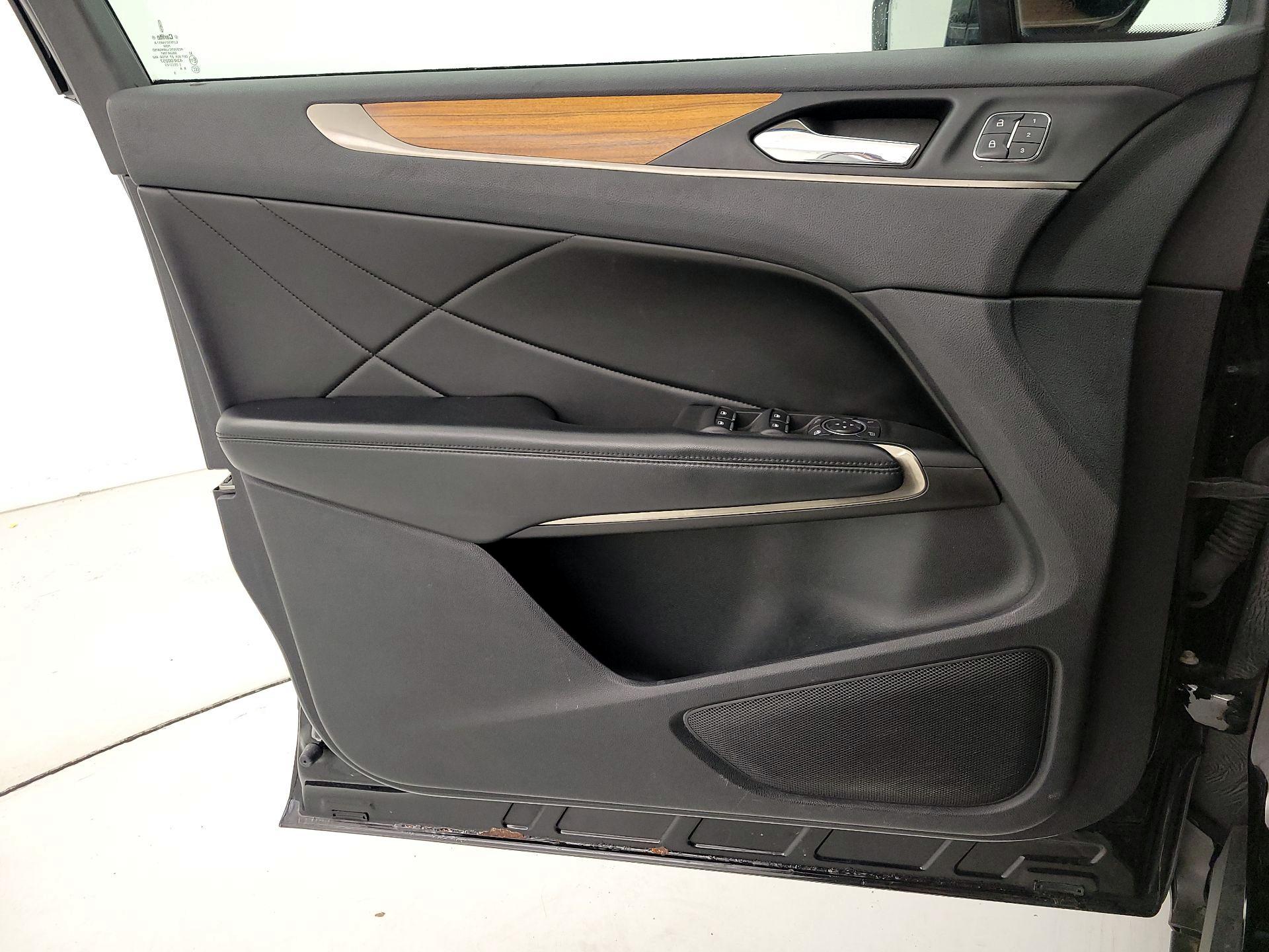 Thumbnail: 2018 Lincoln MKC - 12