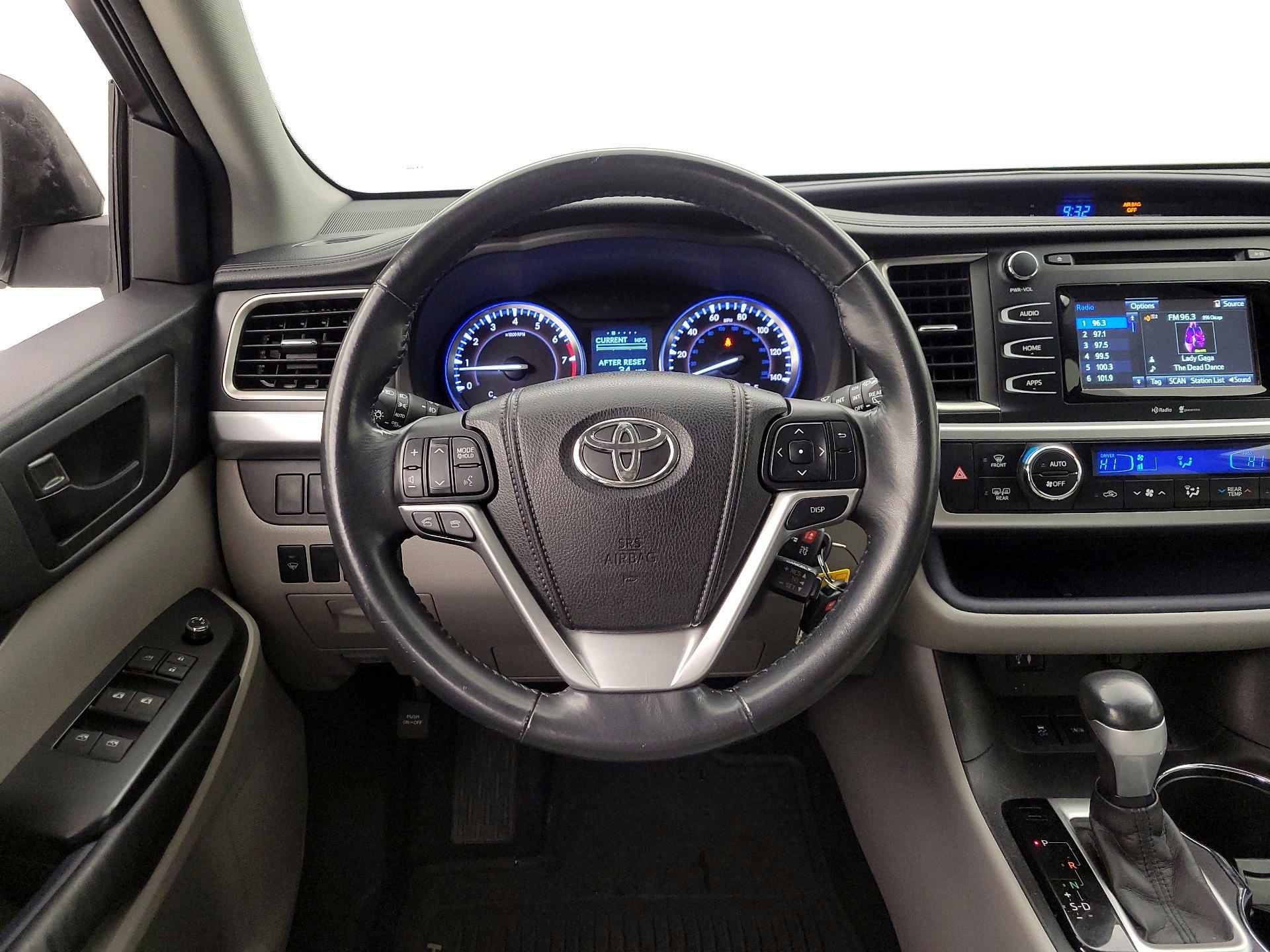 Thumbnail: 2015 Toyota Highlander - 10