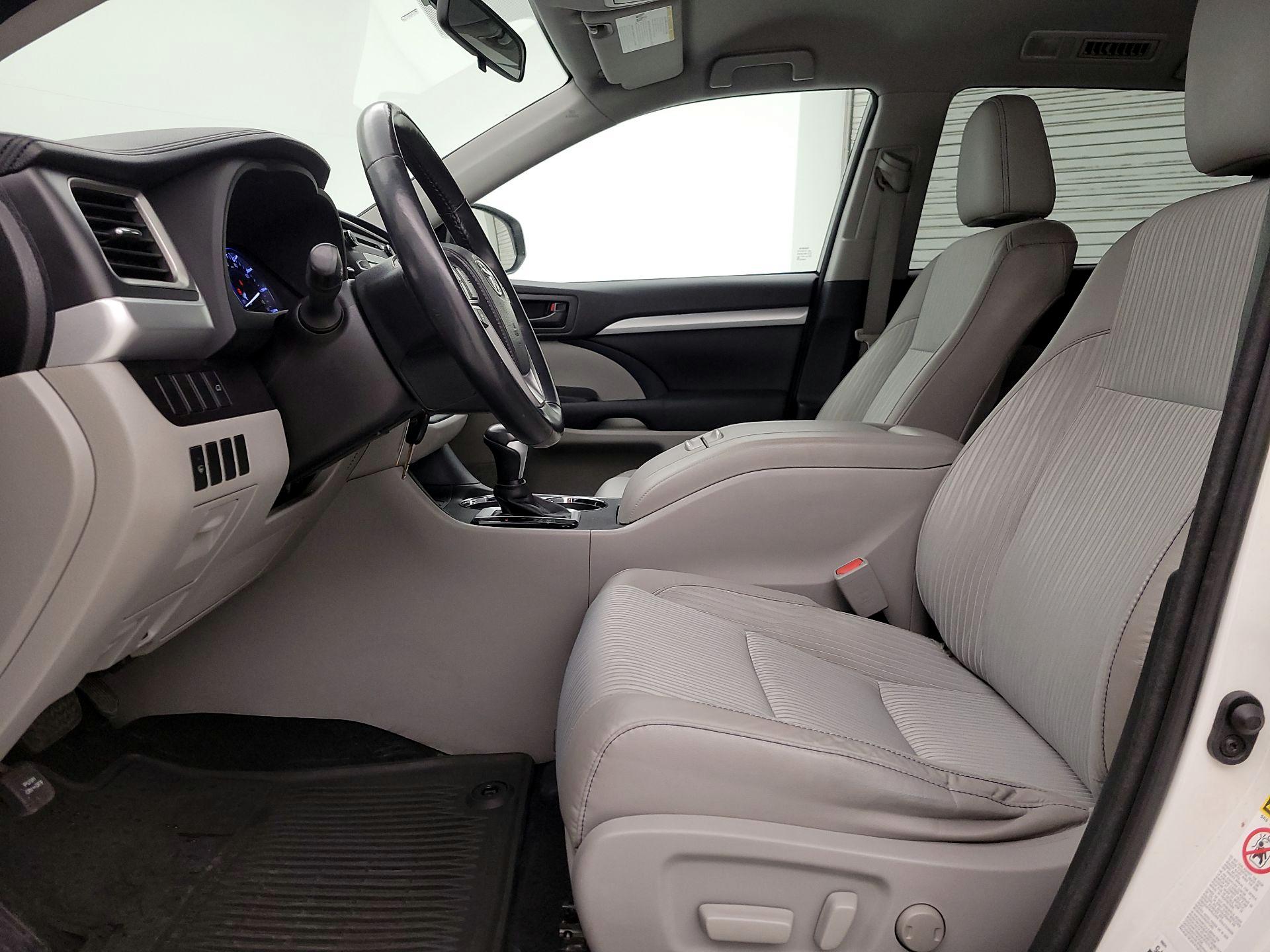 Thumbnail: 2015 Toyota Highlander - 11