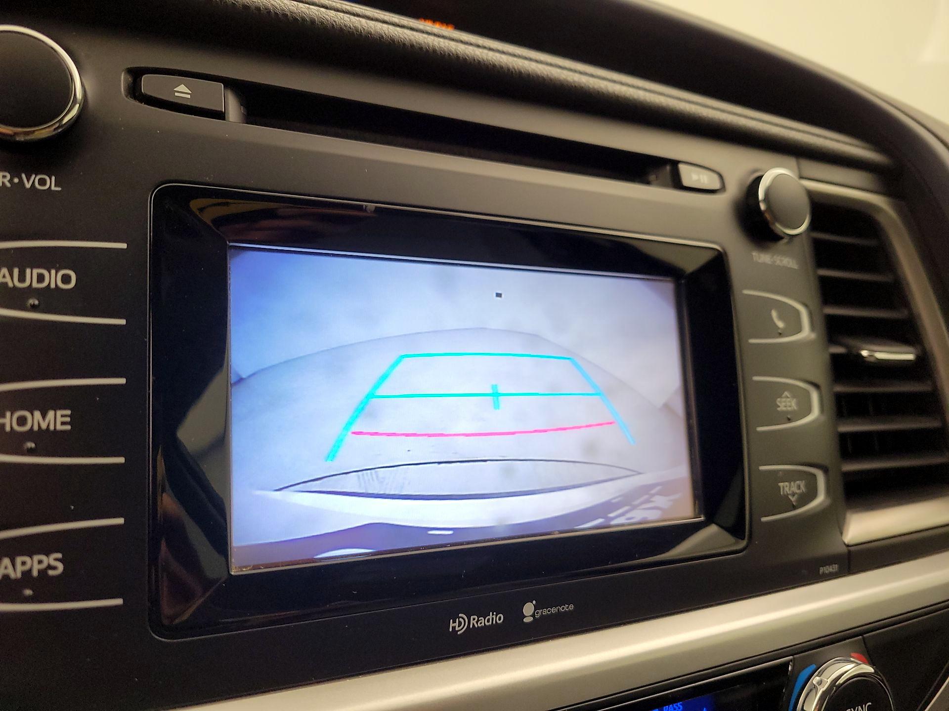 Thumbnail: 2015 Toyota Highlander - 14