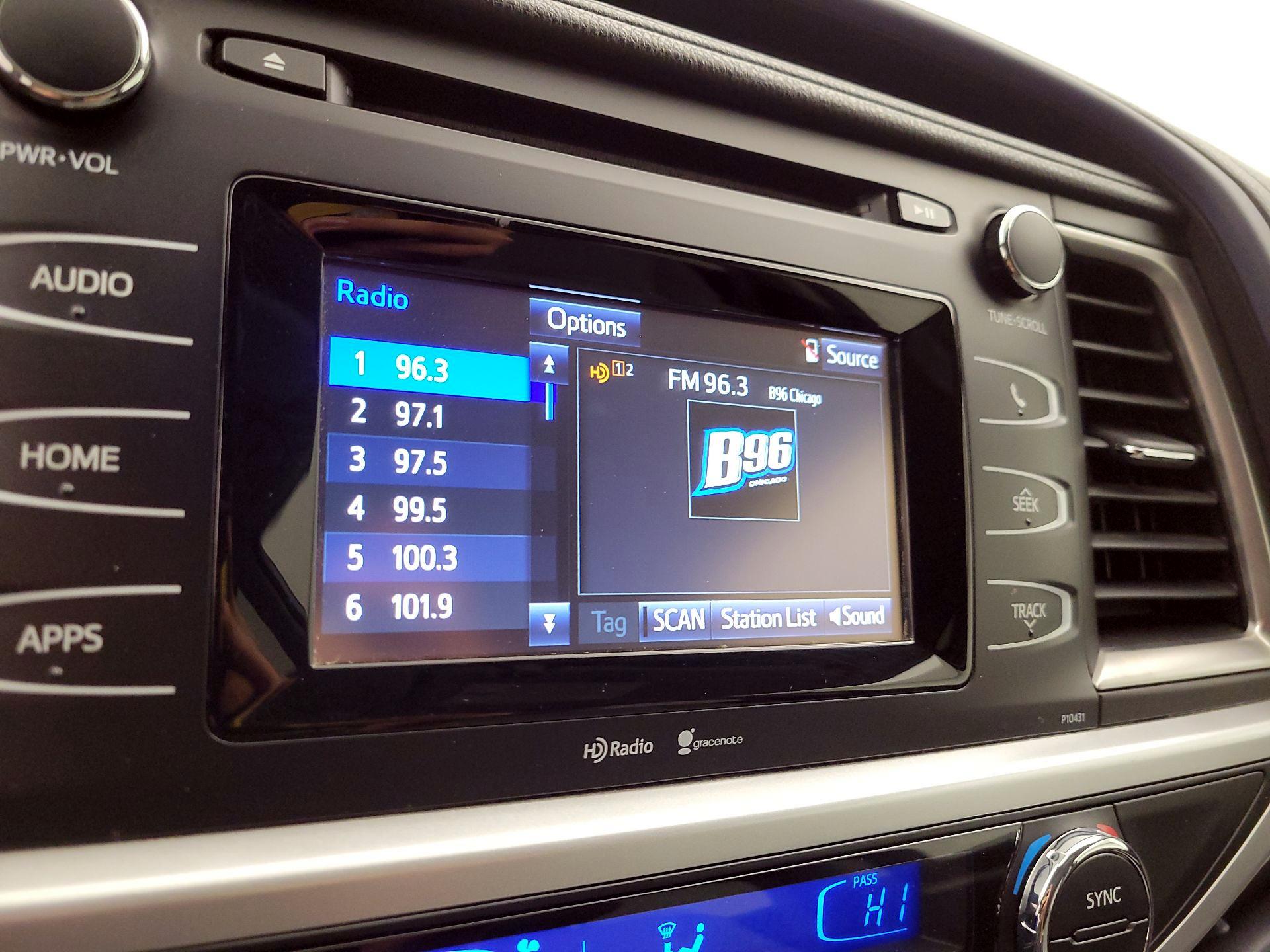 Thumbnail: 2015 Toyota Highlander - 15