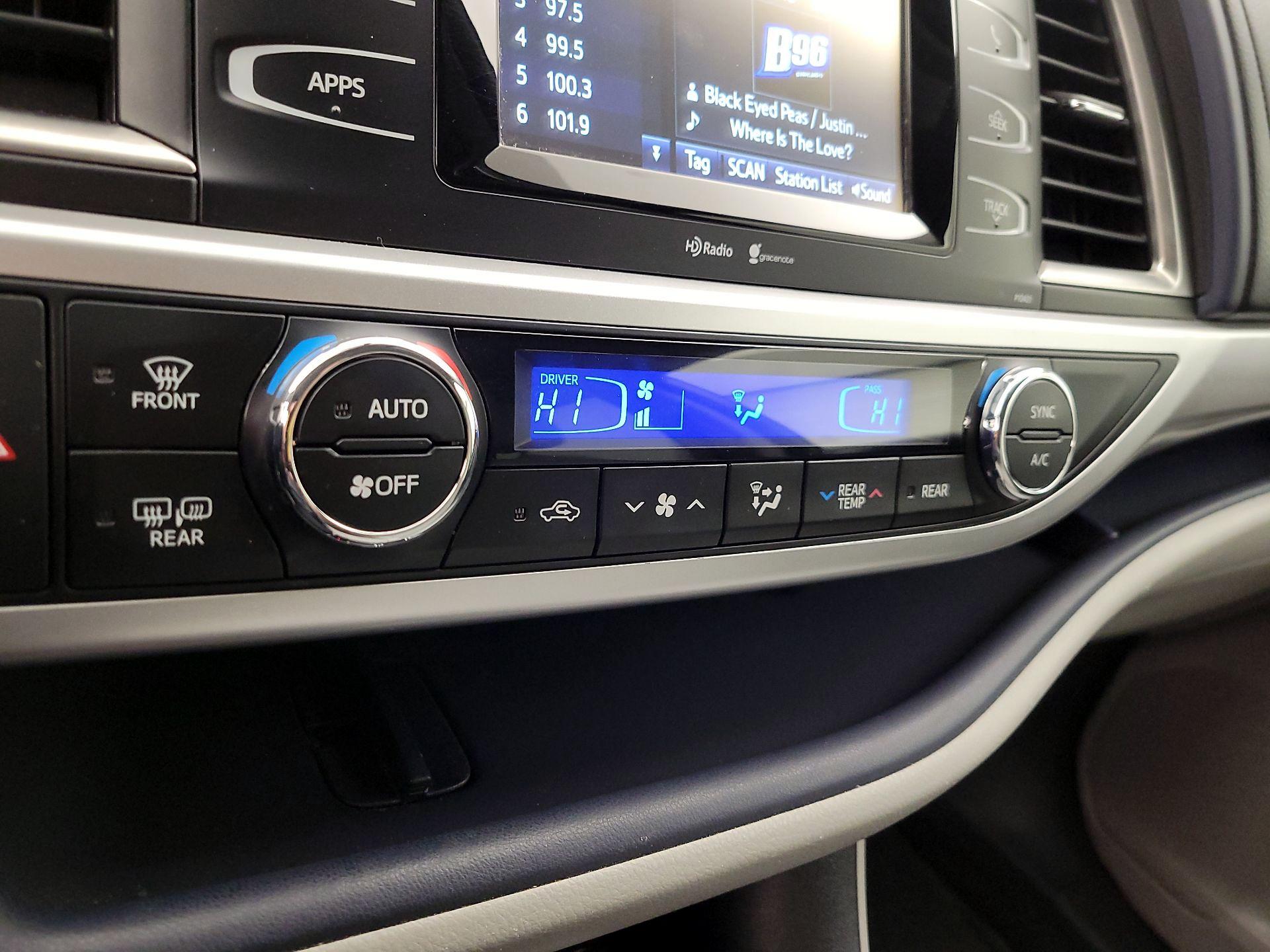 Thumbnail: 2015 Toyota Highlander - 16