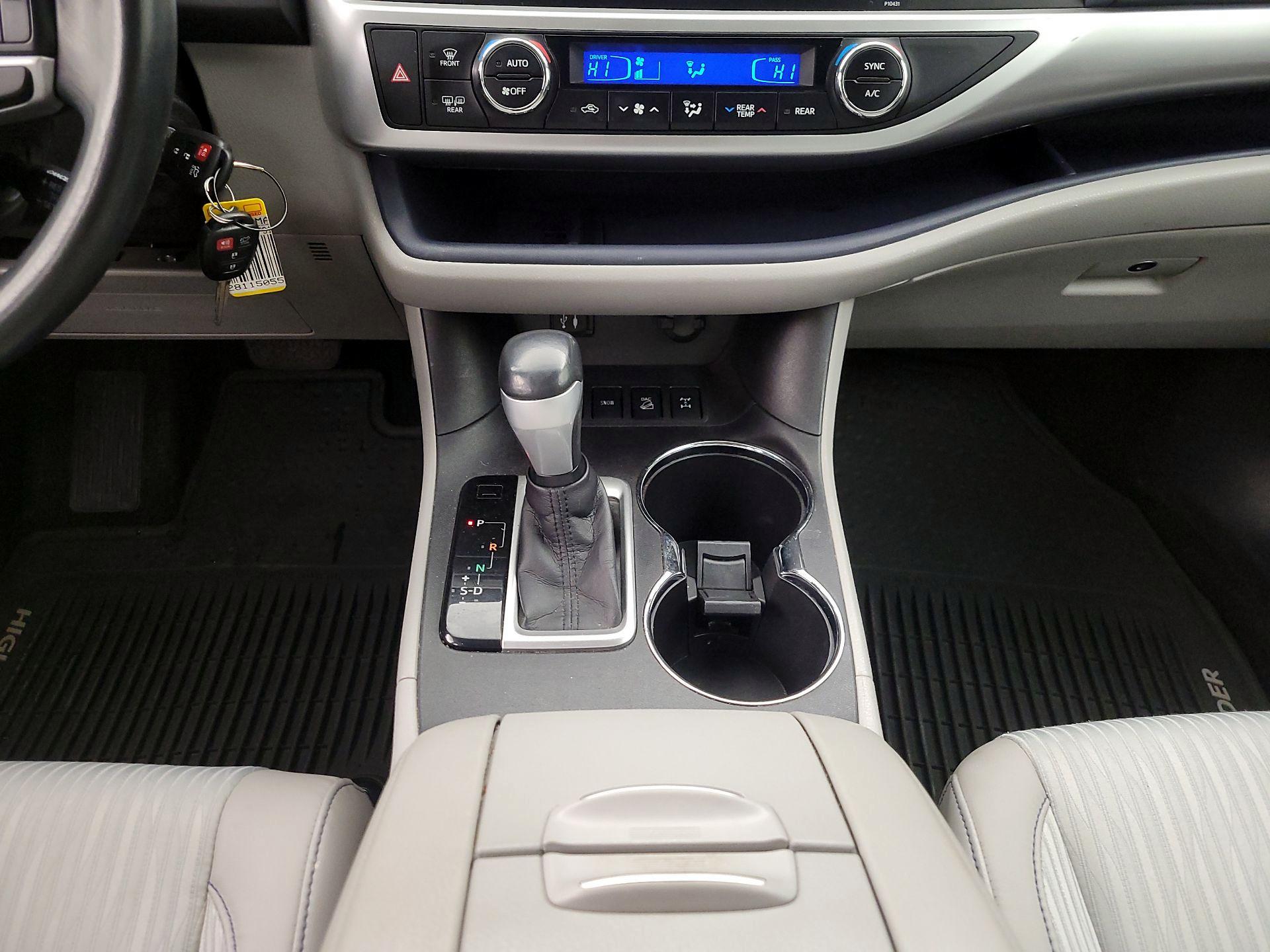 Thumbnail: 2015 Toyota Highlander - 17