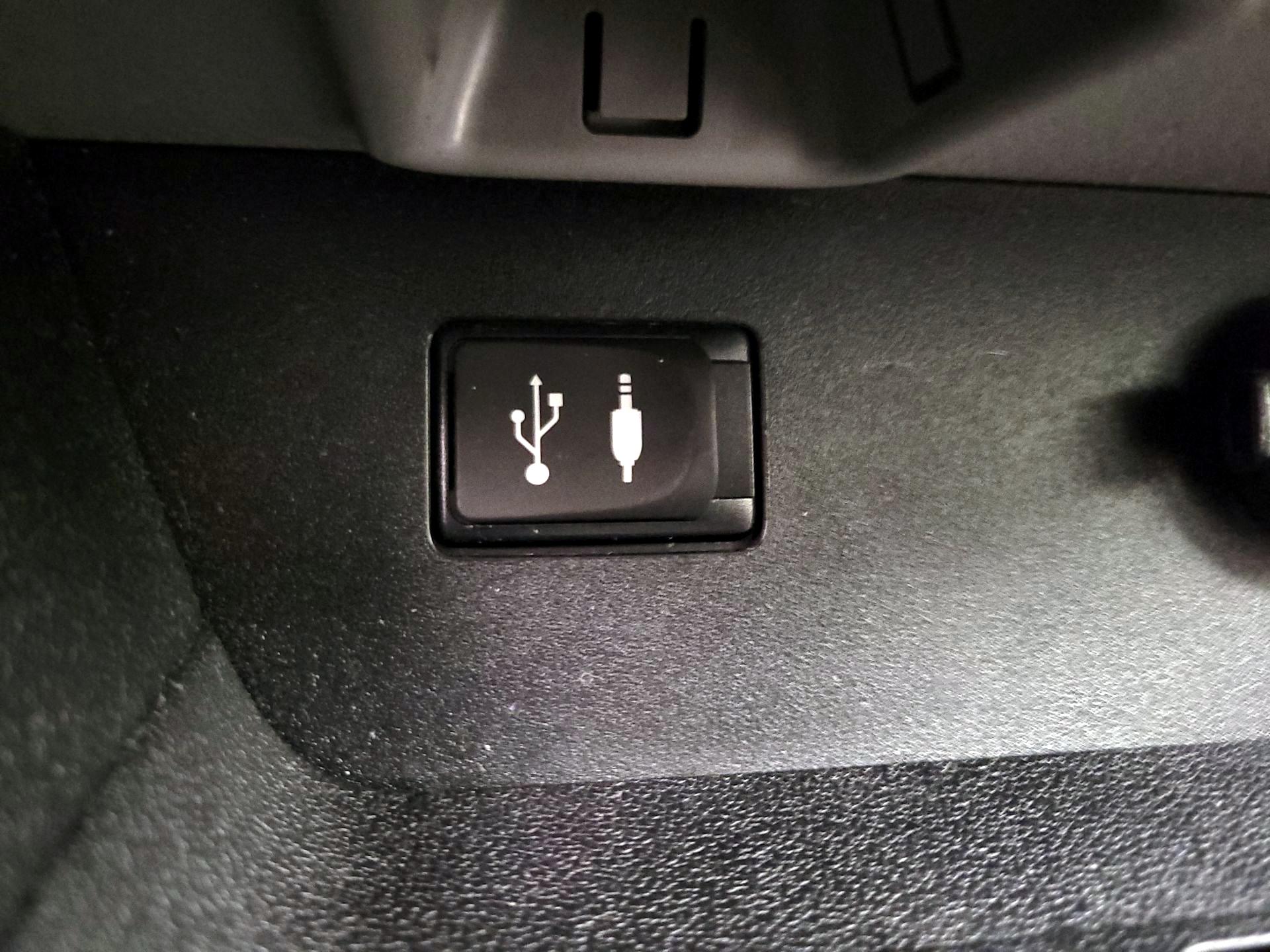 Thumbnail: 2015 Toyota Highlander - 18