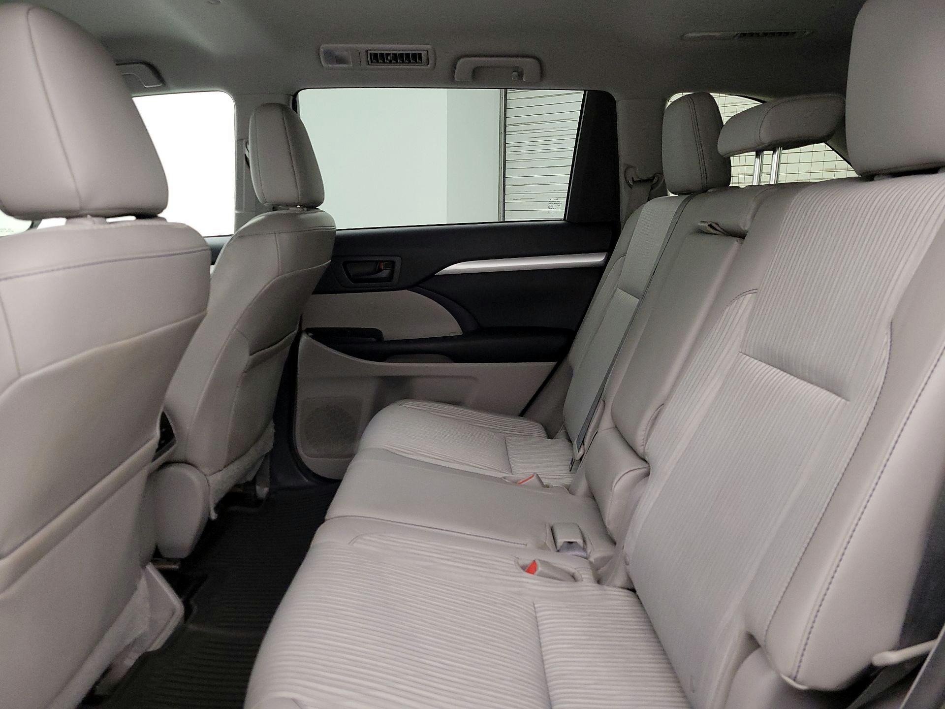 Thumbnail: 2015 Toyota Highlander - 19