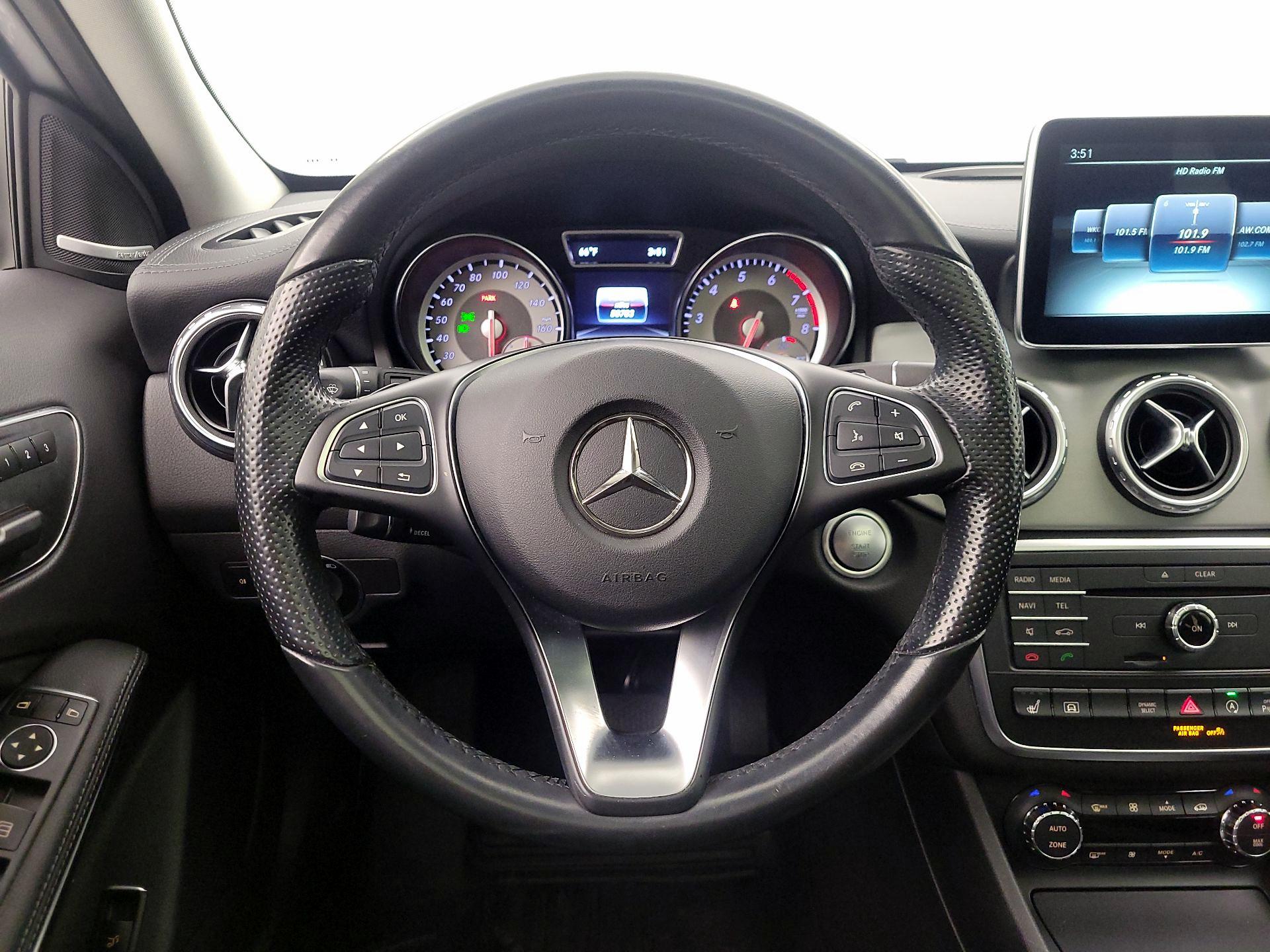 Thumbnail: 2016 Mercedes-Benz GLA - 10