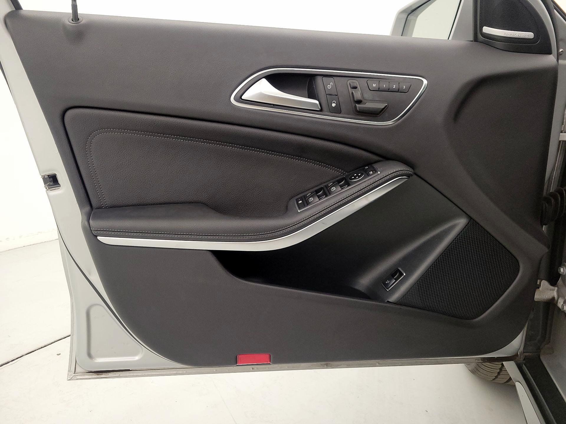 Thumbnail: 2016 Mercedes-Benz GLA - 12