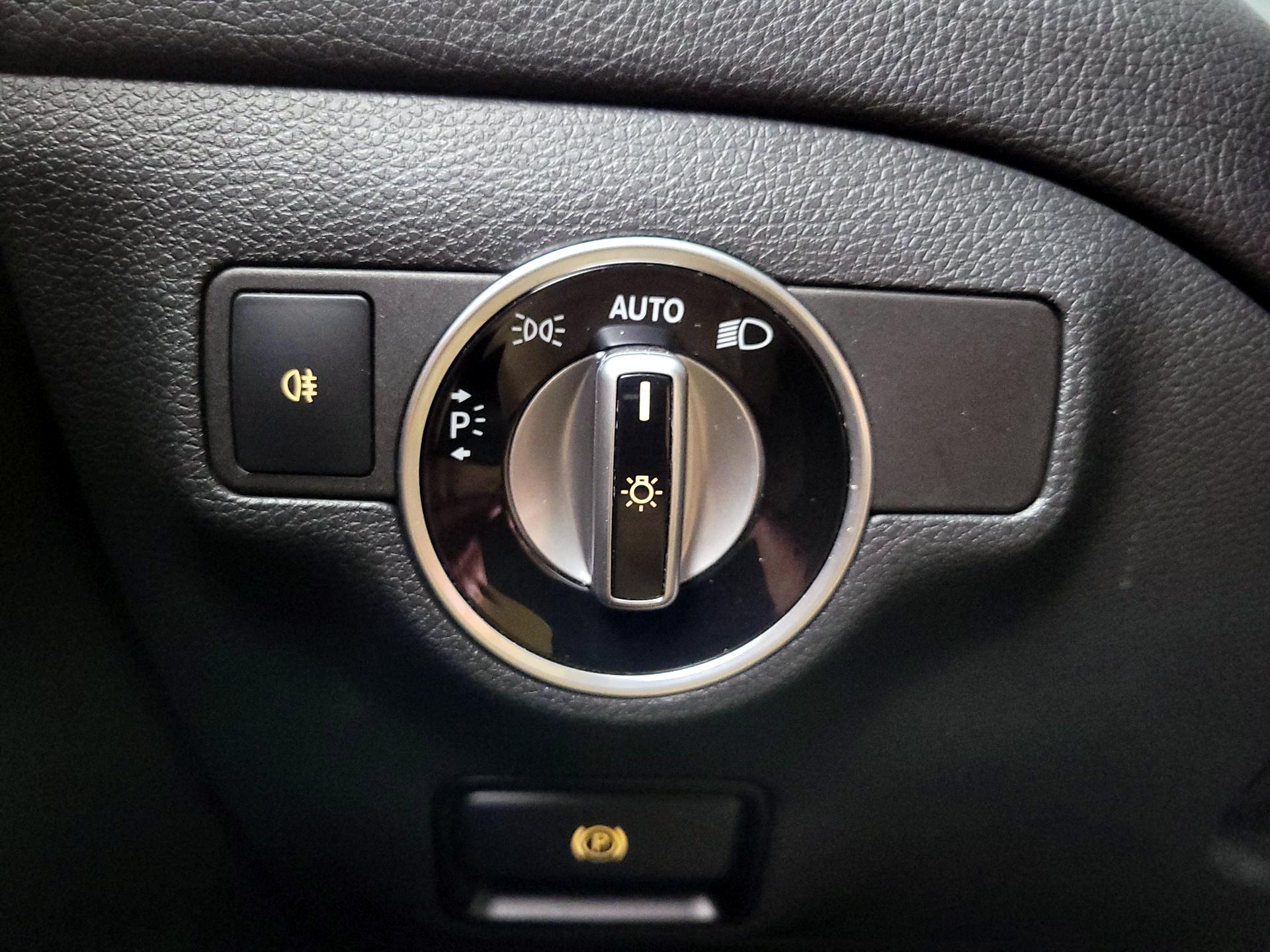 Thumbnail: 2016 Mercedes-Benz GLA - 13