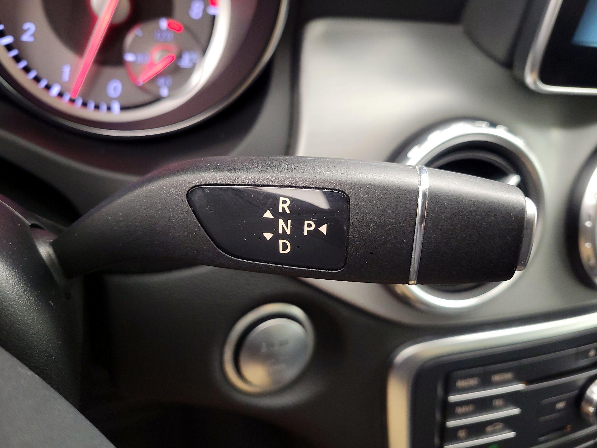 Thumbnail: 2016 Mercedes-Benz GLA - 18