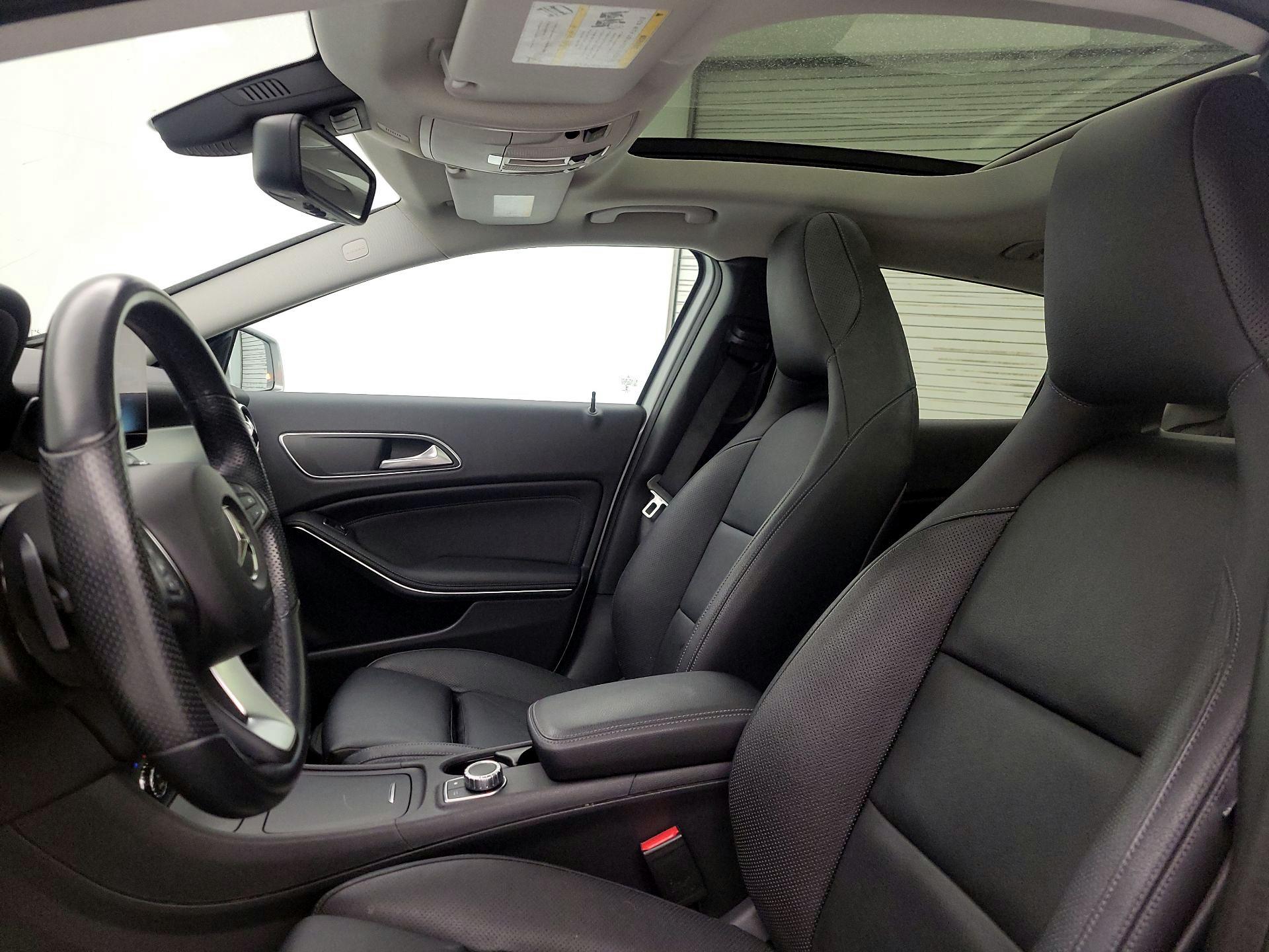 Thumbnail: 2016 Mercedes-Benz GLA - 20