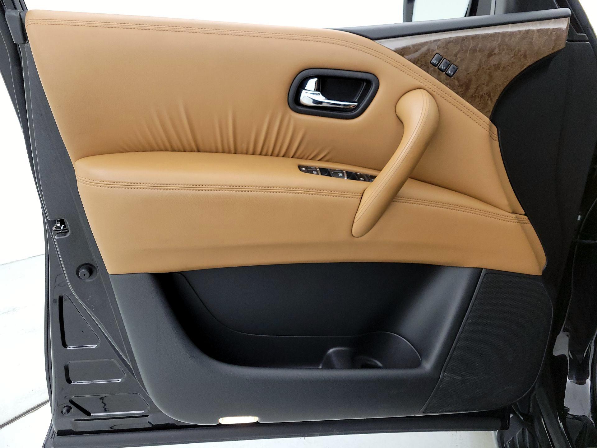 Thumbnail: 2017 INFINITI QX80 - 12