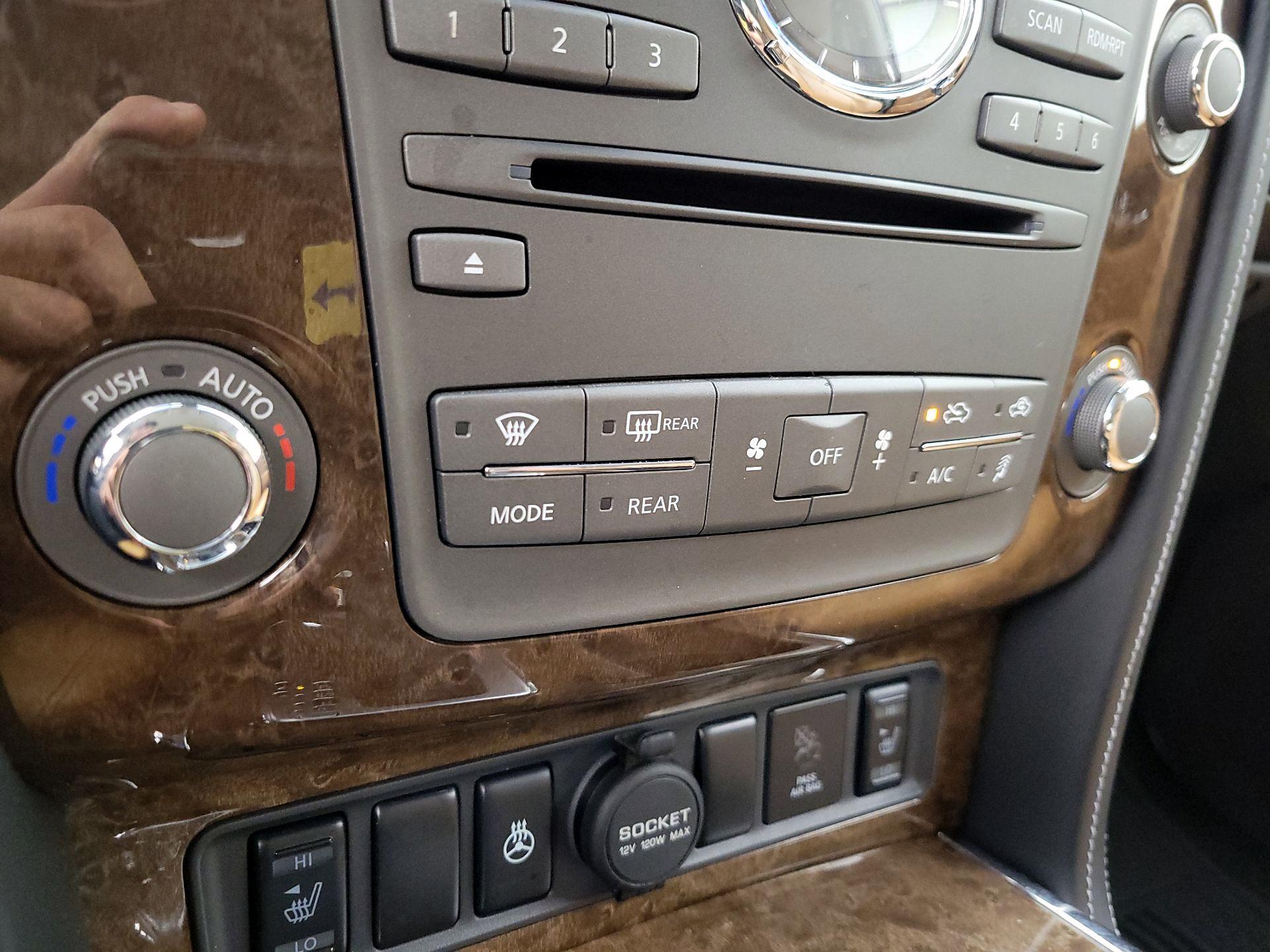 Thumbnail: 2017 INFINITI QX80 - 17