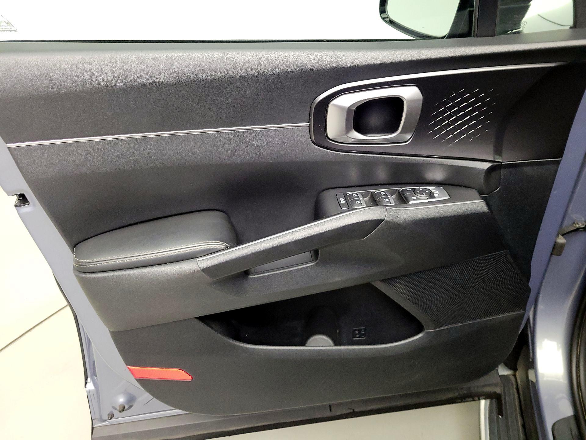 Thumbnail: 2022 Kia Sorento - 12