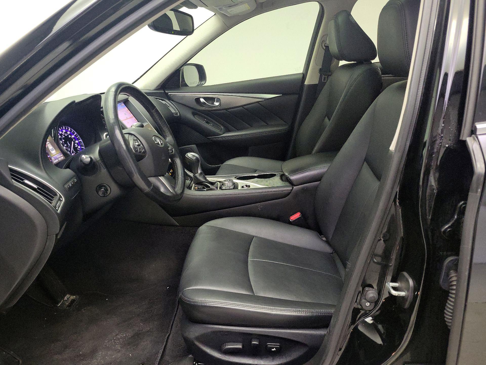 Thumbnail: 2016 INFINITI Q50 - 11