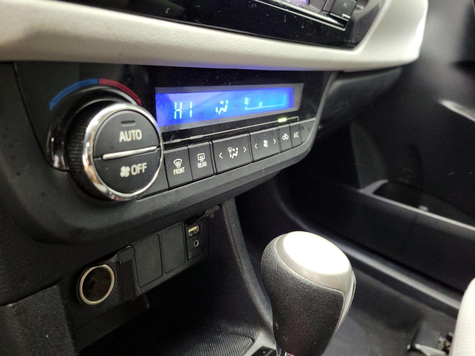 Thumbnail: 2015 Toyota Corolla - 16