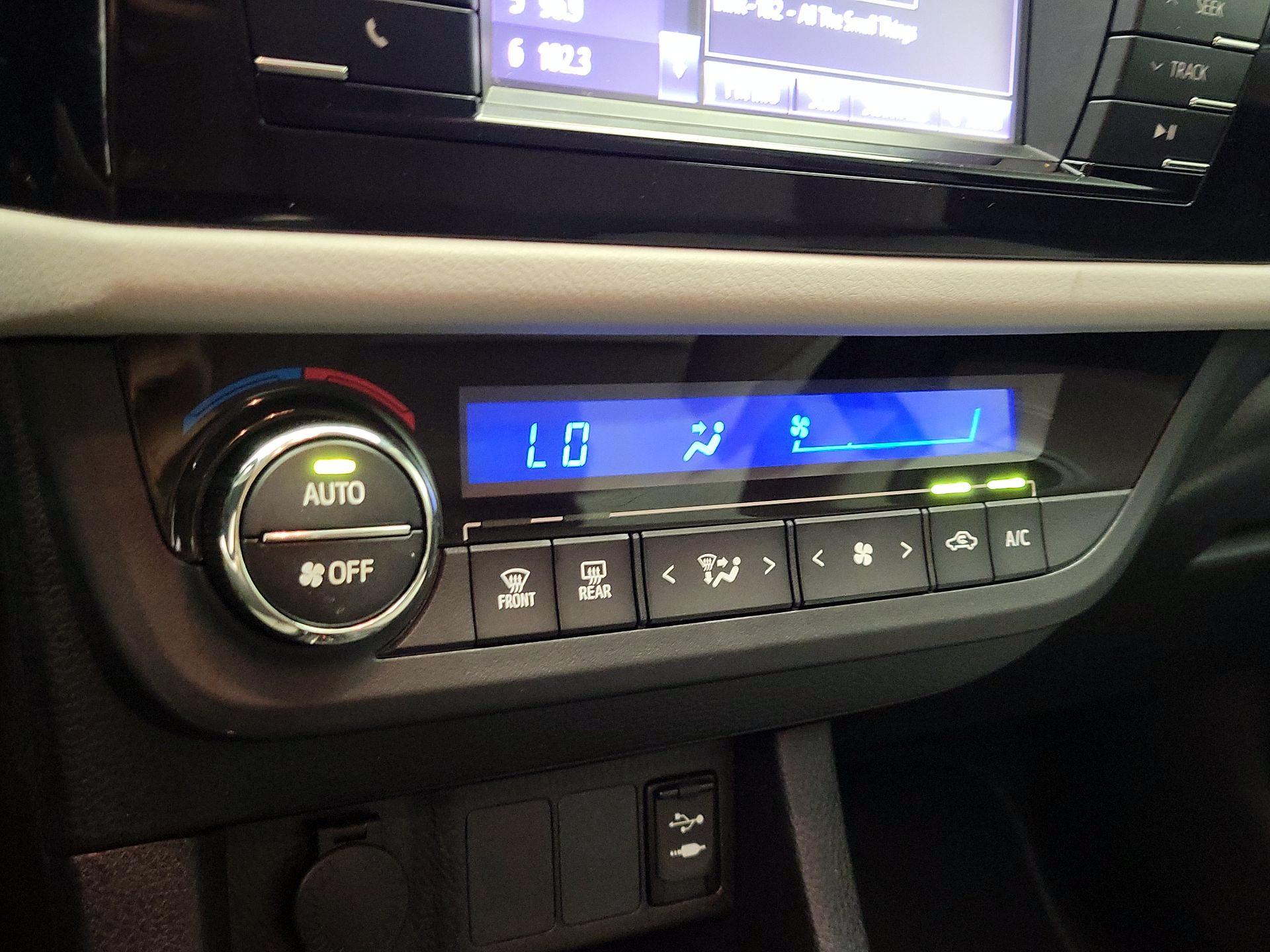 Thumbnail: 2016 Toyota Corolla - 16