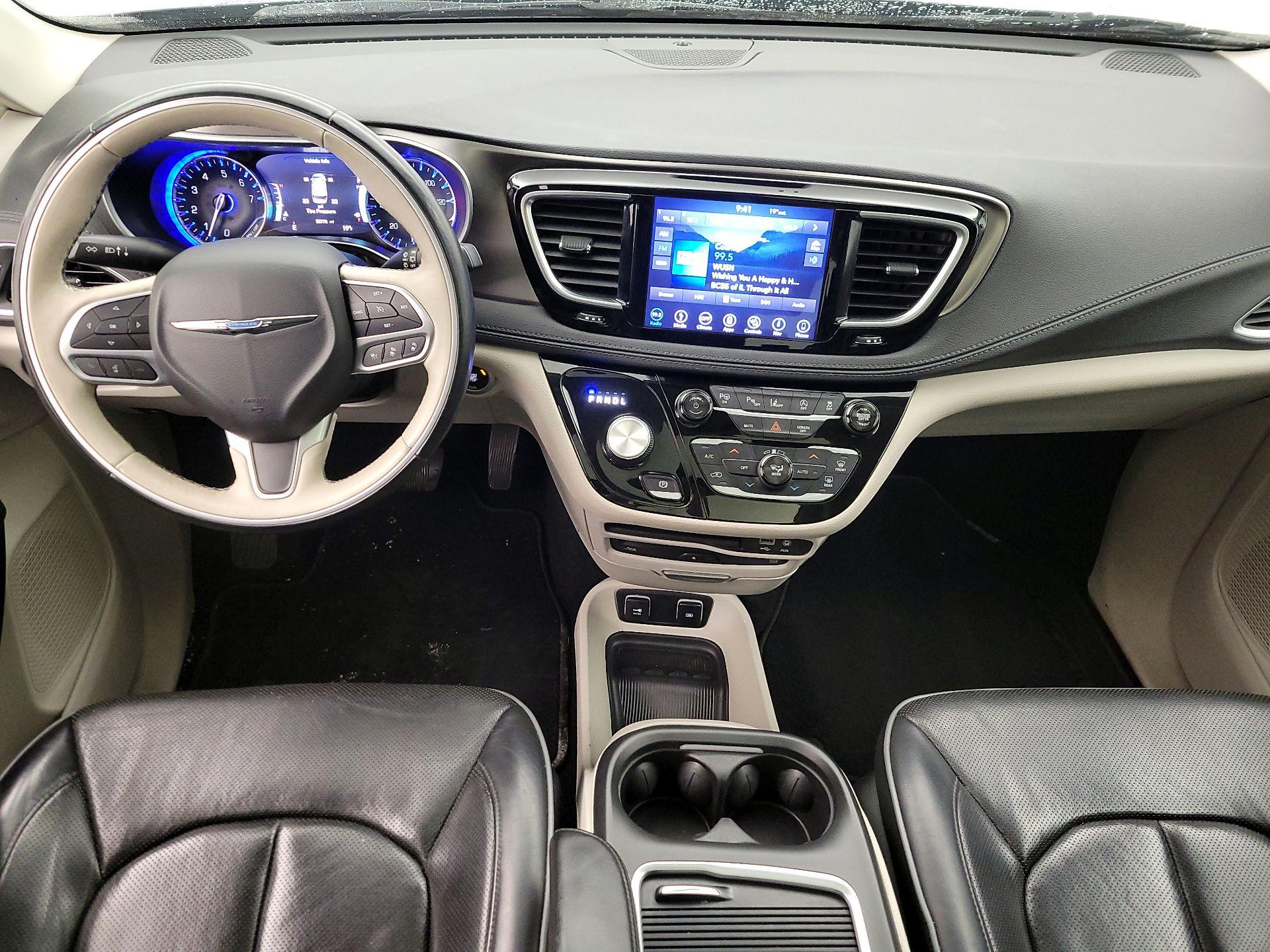 Thumbnail: 2018 Chrysler Pacifica - 9