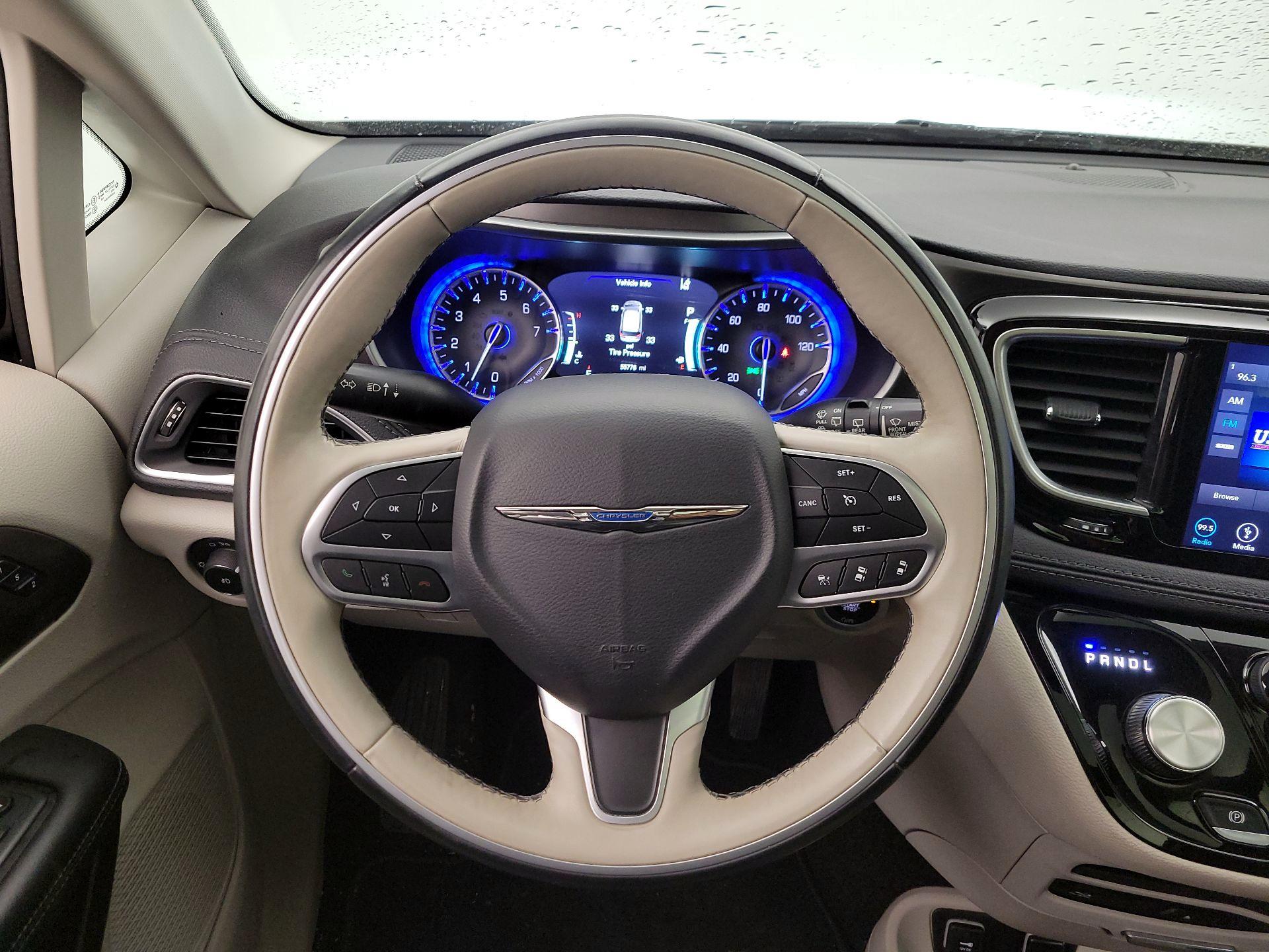 Thumbnail: 2018 Chrysler Pacifica - 10