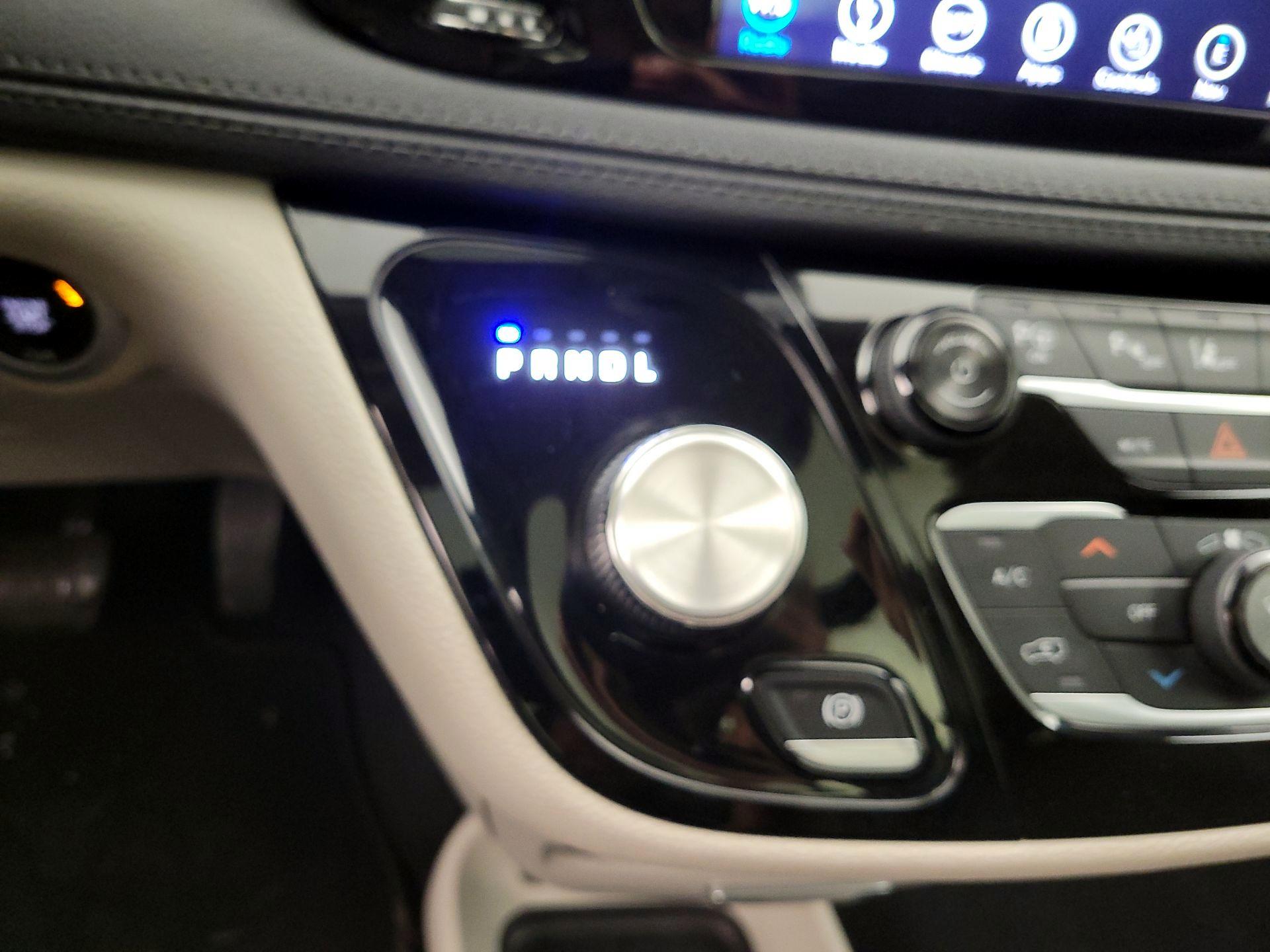 Thumbnail: 2018 Chrysler Pacifica - 17