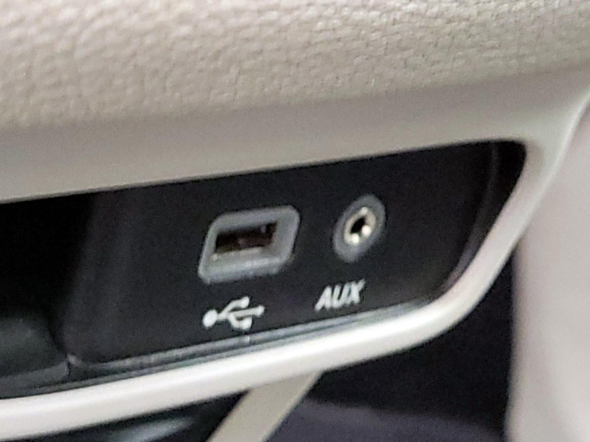 Thumbnail: 2018 Chrysler Pacifica - 18