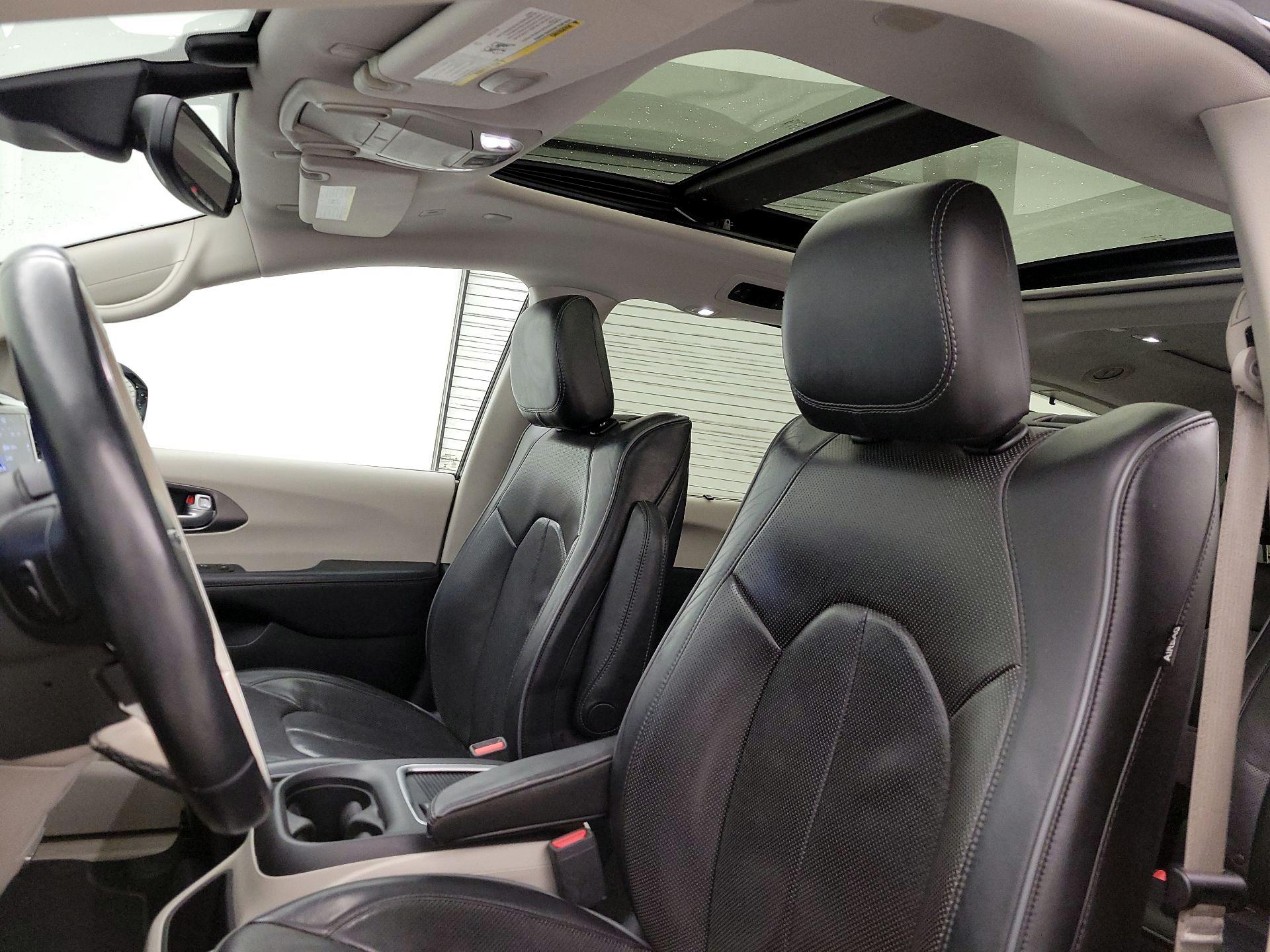 Thumbnail: 2018 Chrysler Pacifica - 19